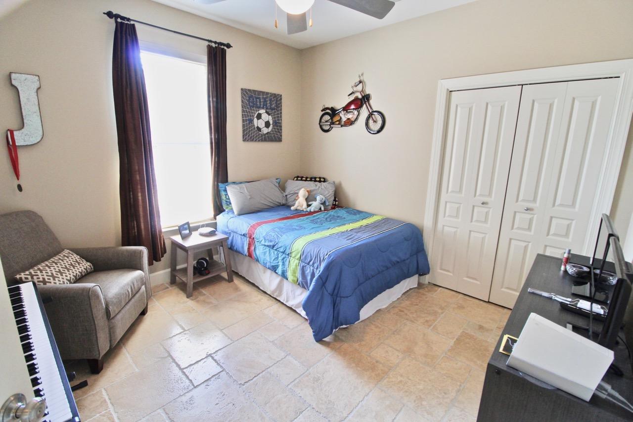 CHARDONNAY ESTATES - Residential