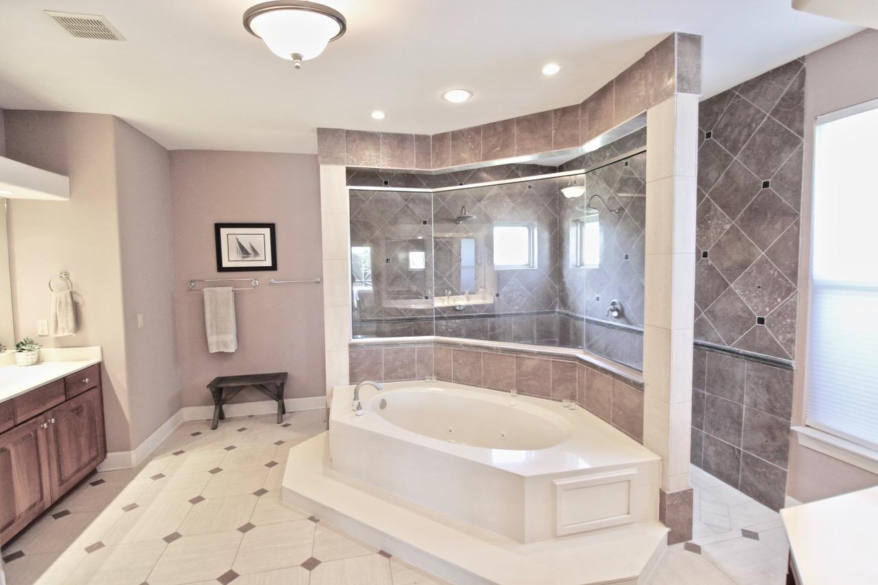 CHARDONNAY ESTATES - Residential