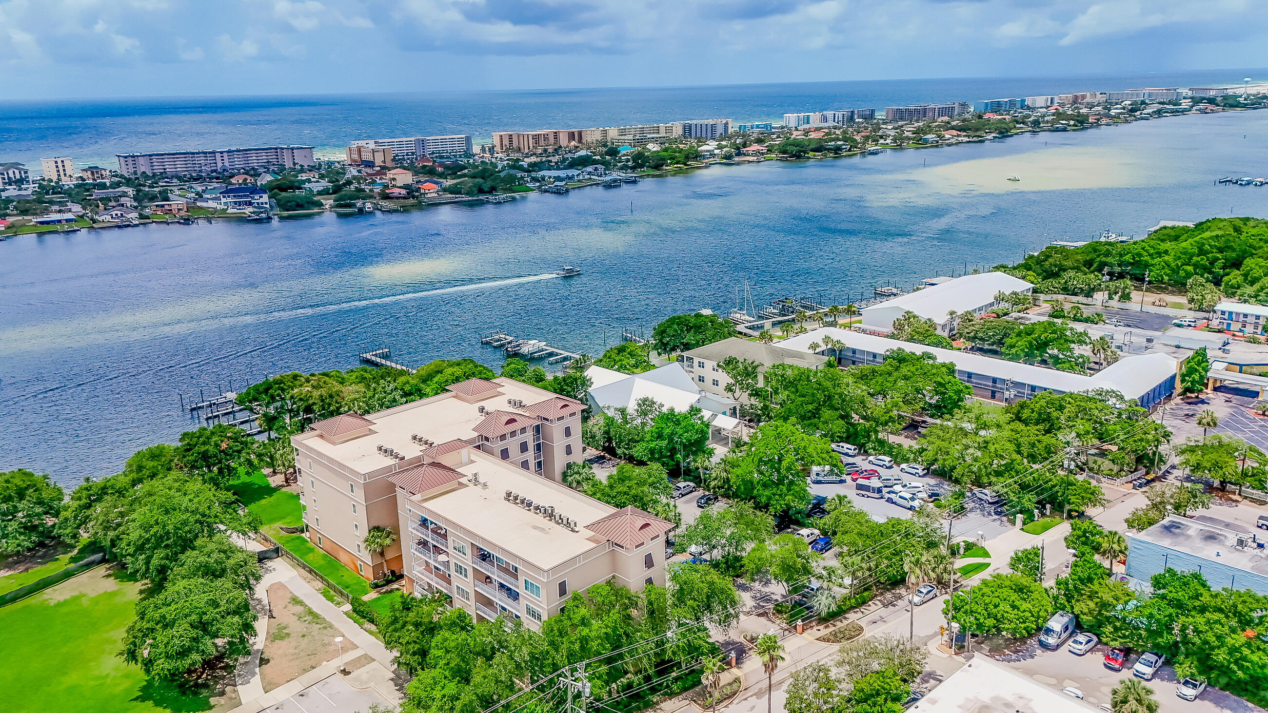 INDIANOLA ON THE WATER - Residential