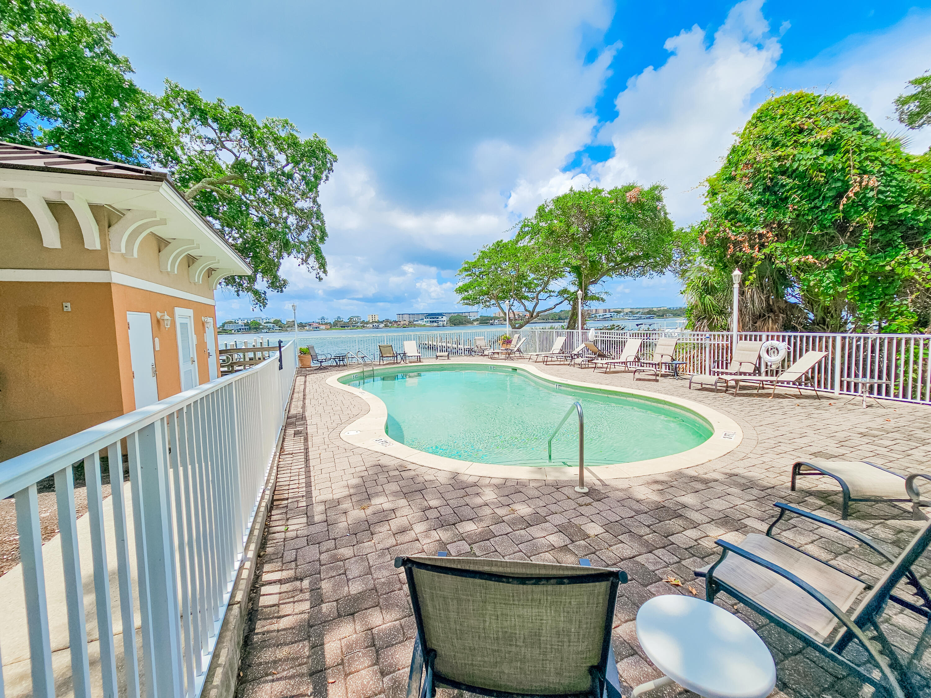INDIANOLA ON THE WATER - Residential