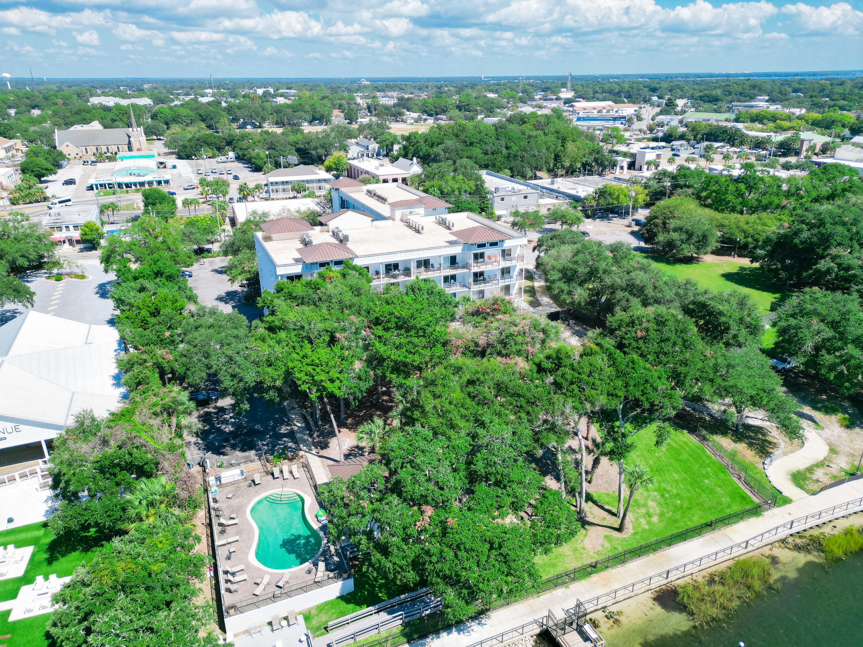 INDIANOLA ON THE WATER - Residential