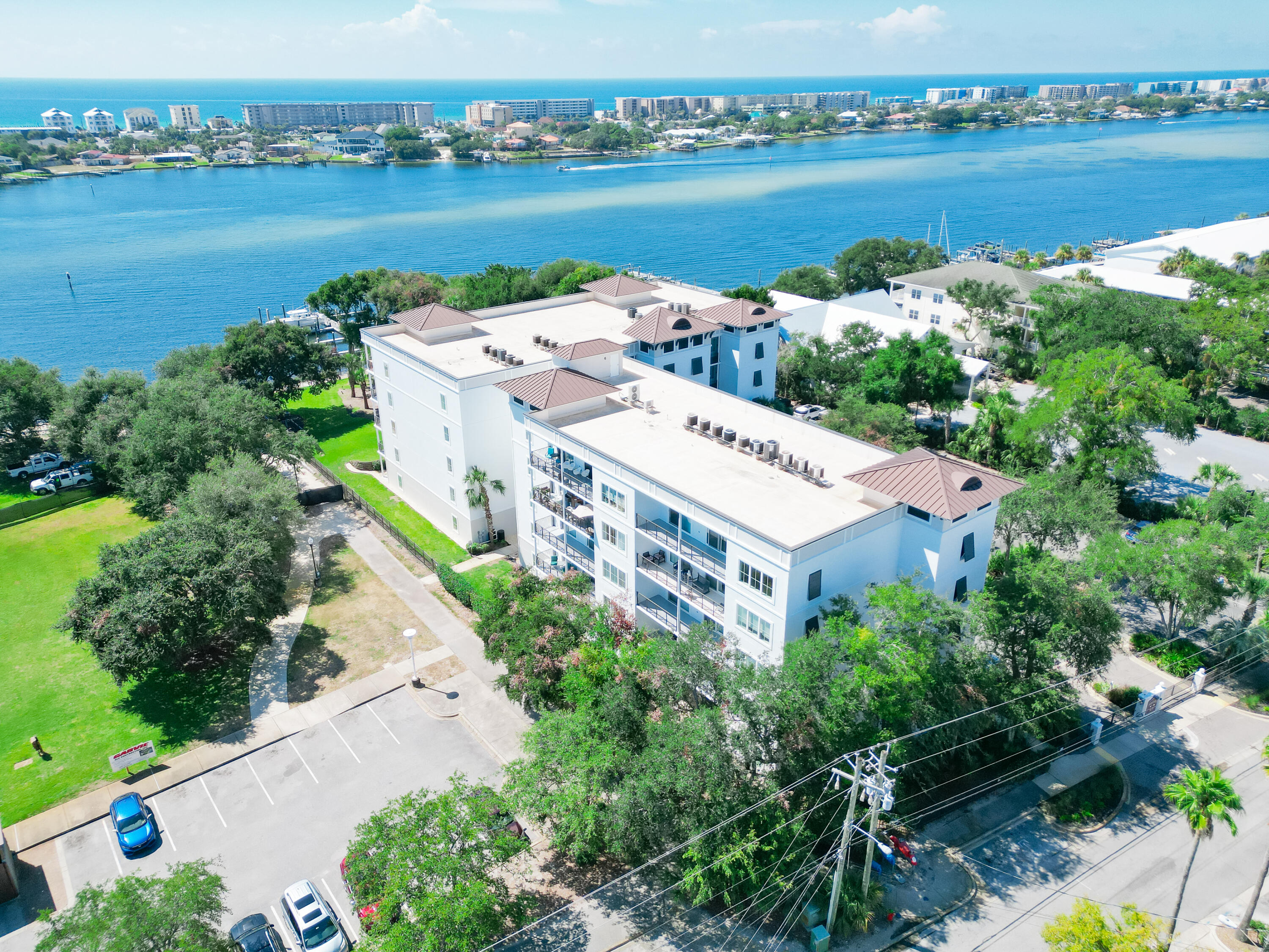 INDIANOLA ON THE WATER - Residential