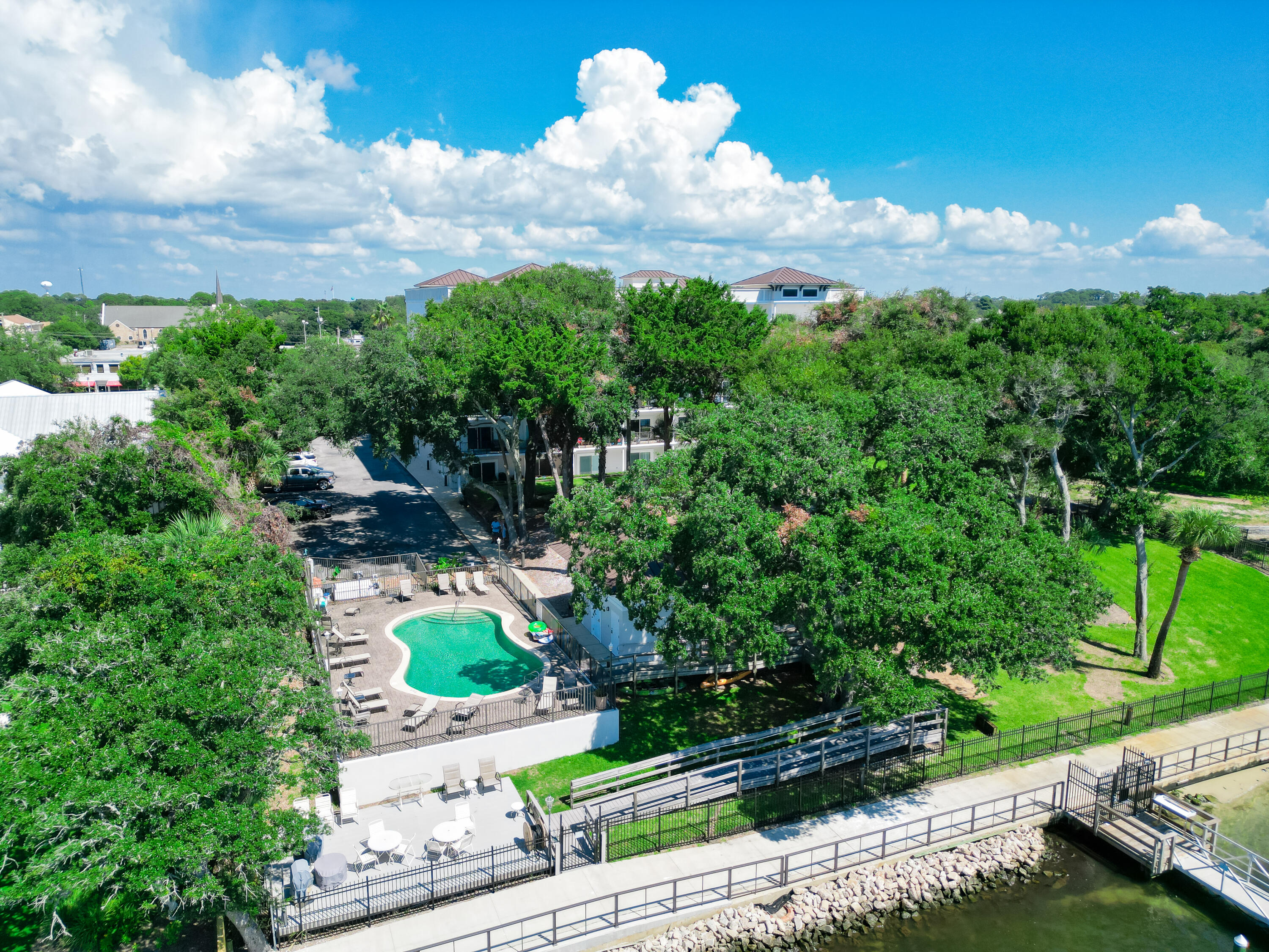 INDIANOLA ON THE WATER - Residential