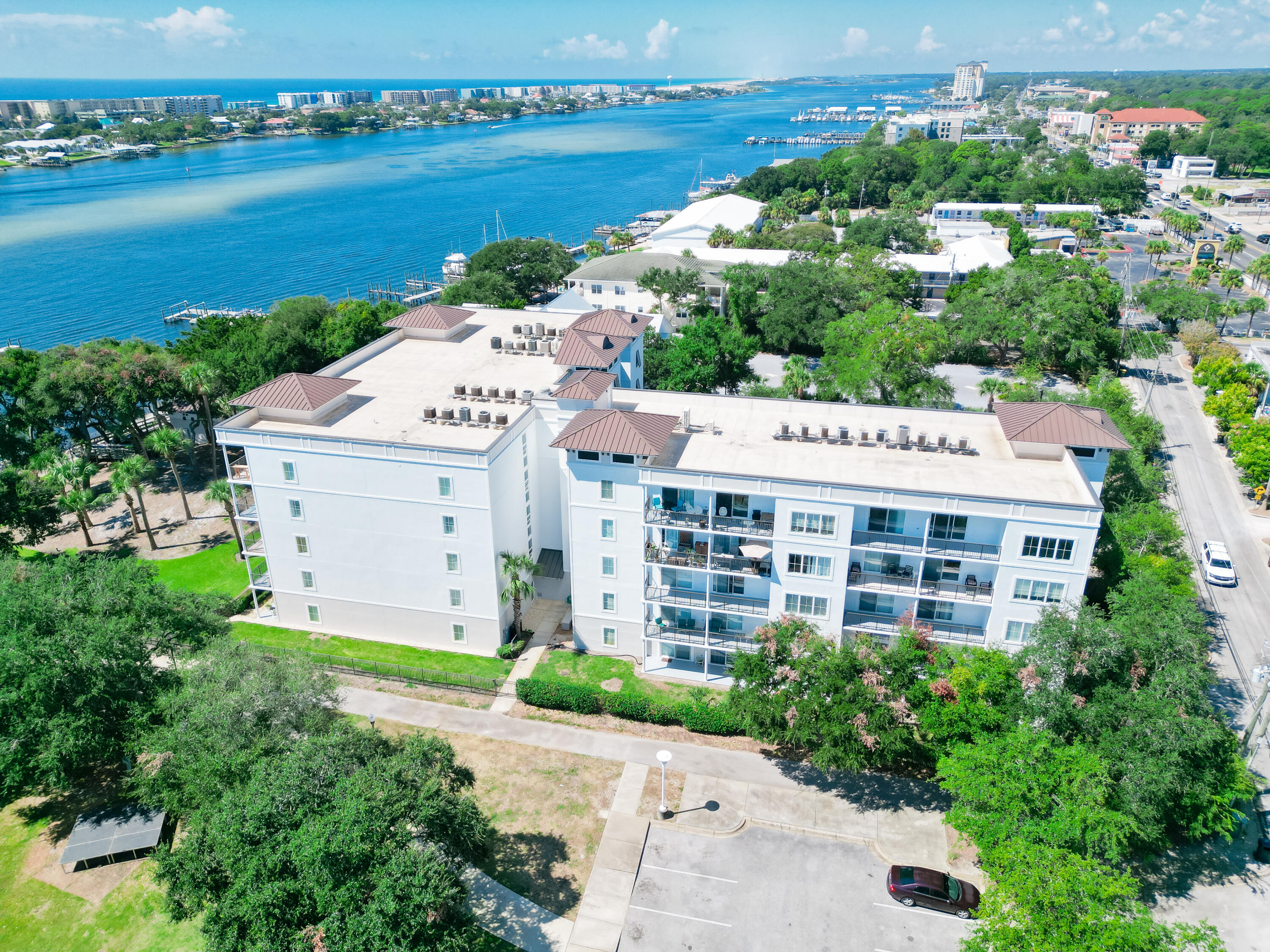 INDIANOLA ON THE WATER - Residential