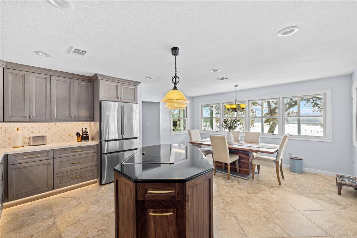 ROCKY BAYOU ESTATES 01 - Residential Lease