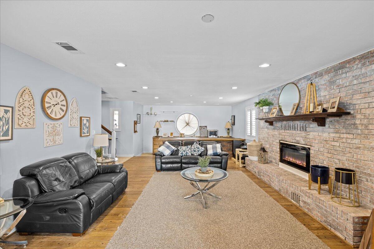 ROCKY BAYOU ESTATES 01 - Residential Lease