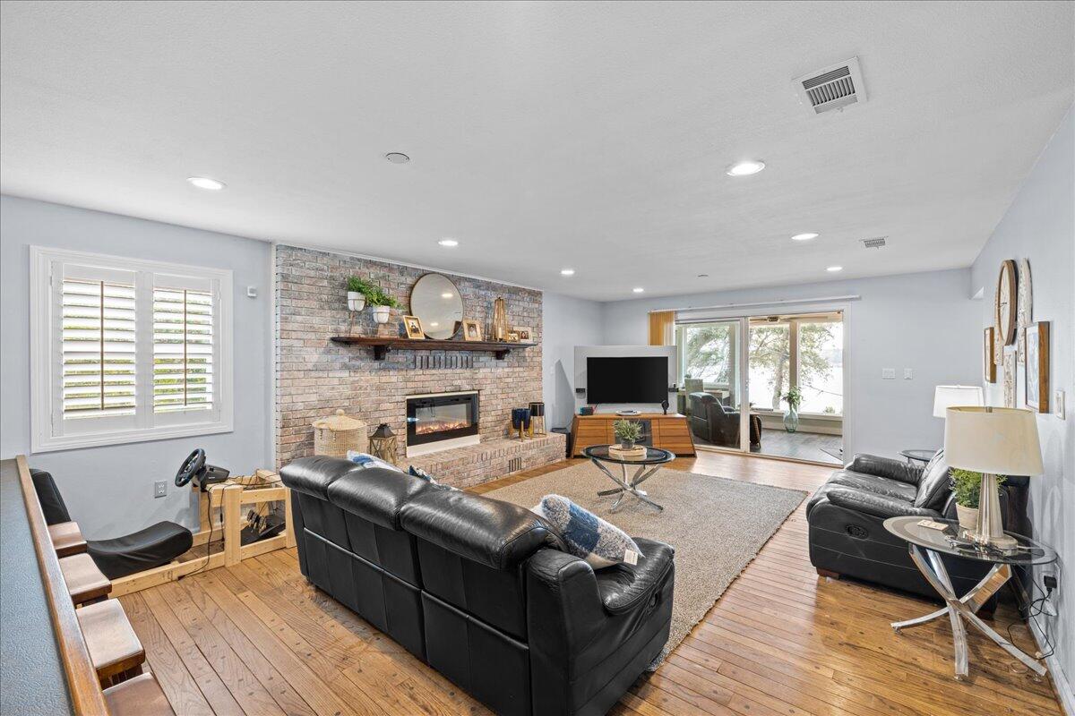 ROCKY BAYOU ESTATES 01 - Residential Lease