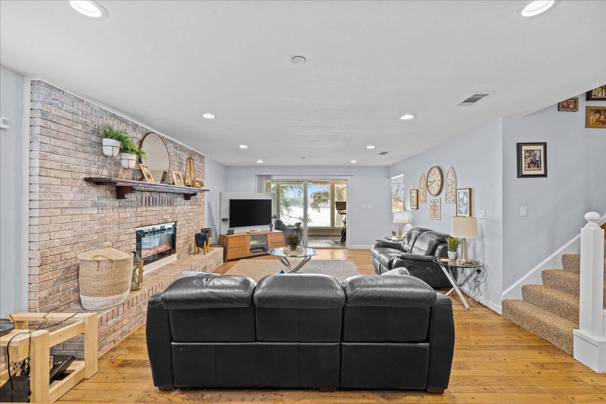 ROCKY BAYOU ESTATES 01 - Residential Lease