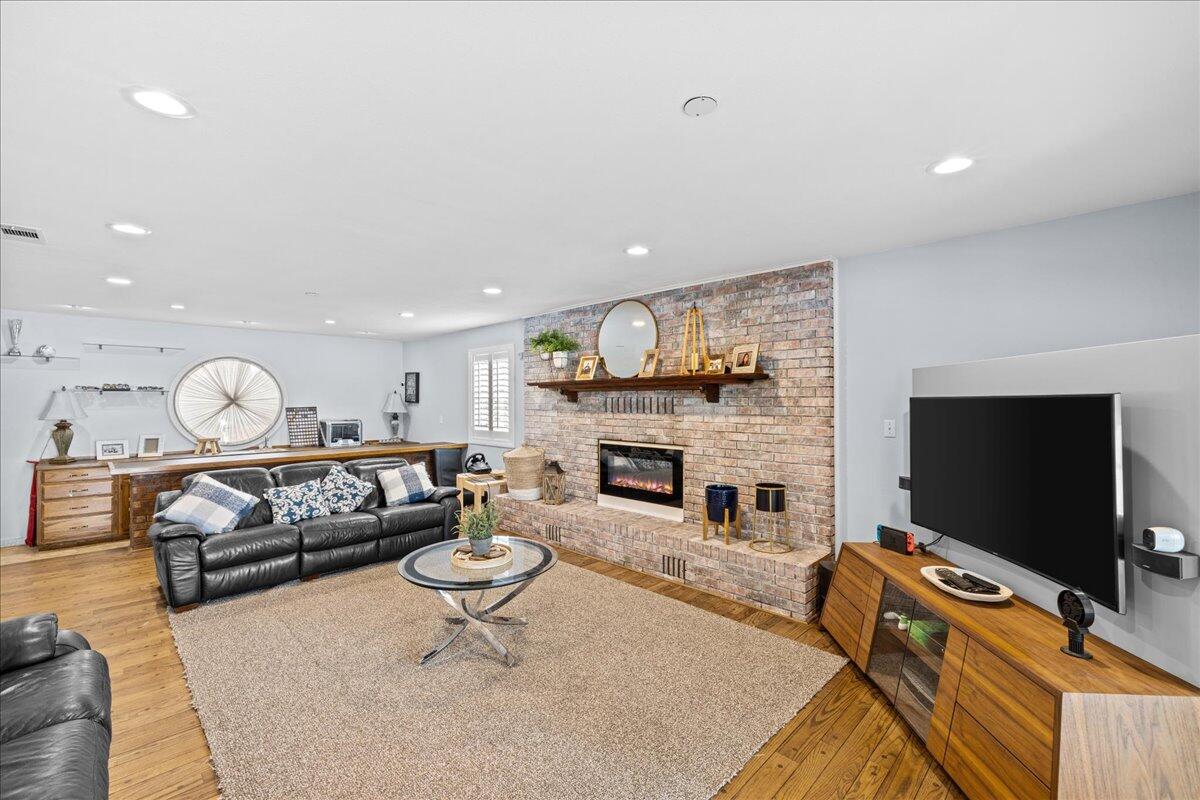 ROCKY BAYOU ESTATES 01 - Residential Lease