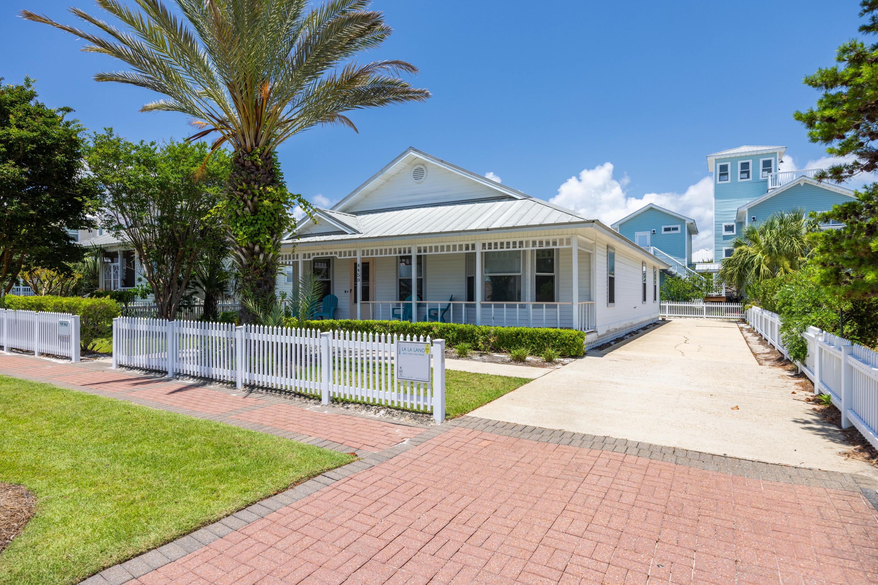 CRYSTAL SHORES - Residential