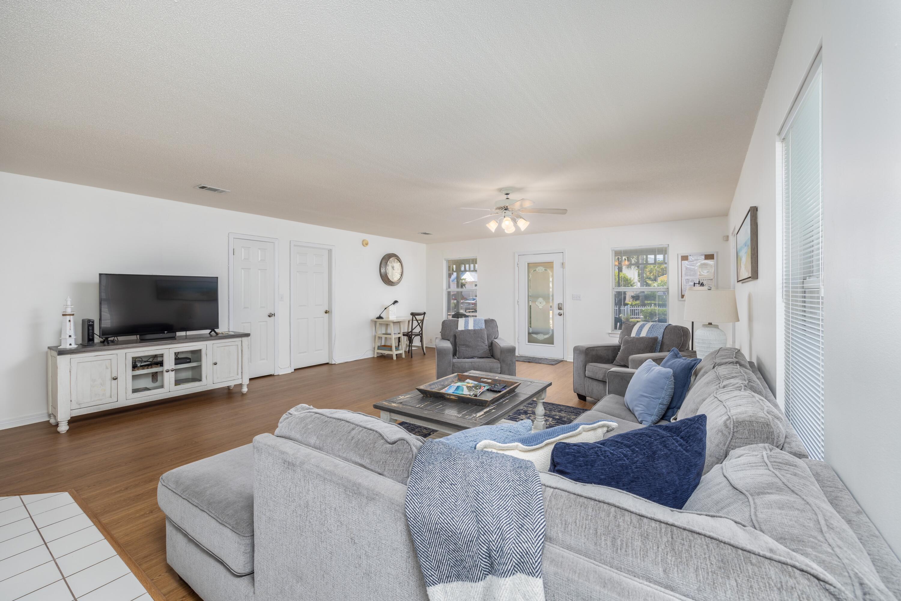 CRYSTAL SHORES - Residential