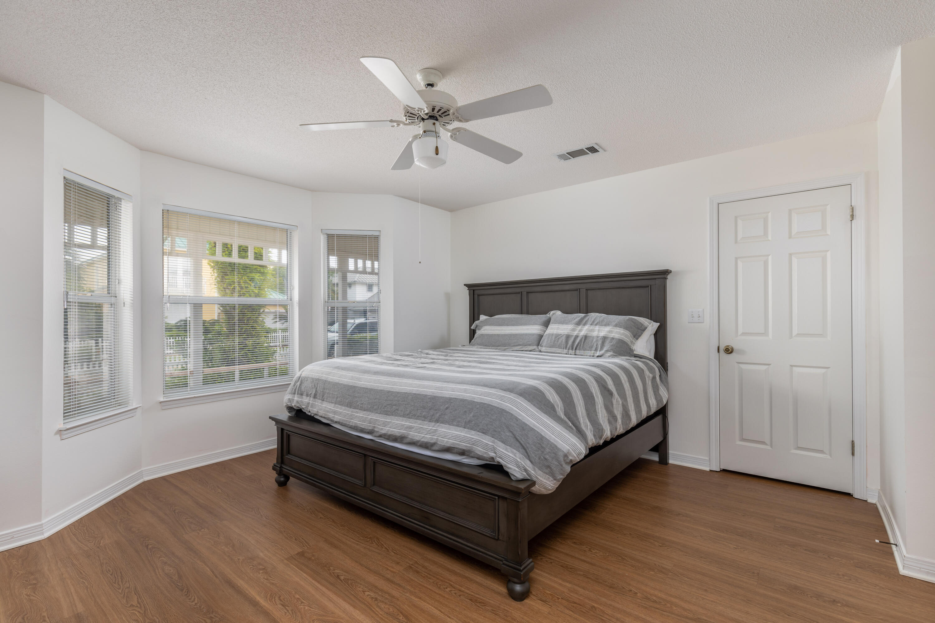 CRYSTAL SHORES - Residential