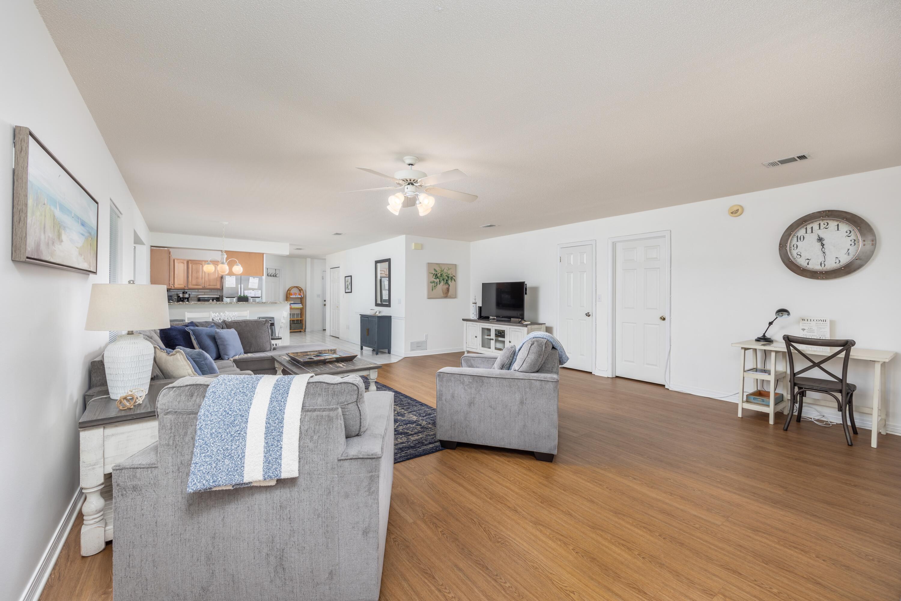 CRYSTAL SHORES - Residential