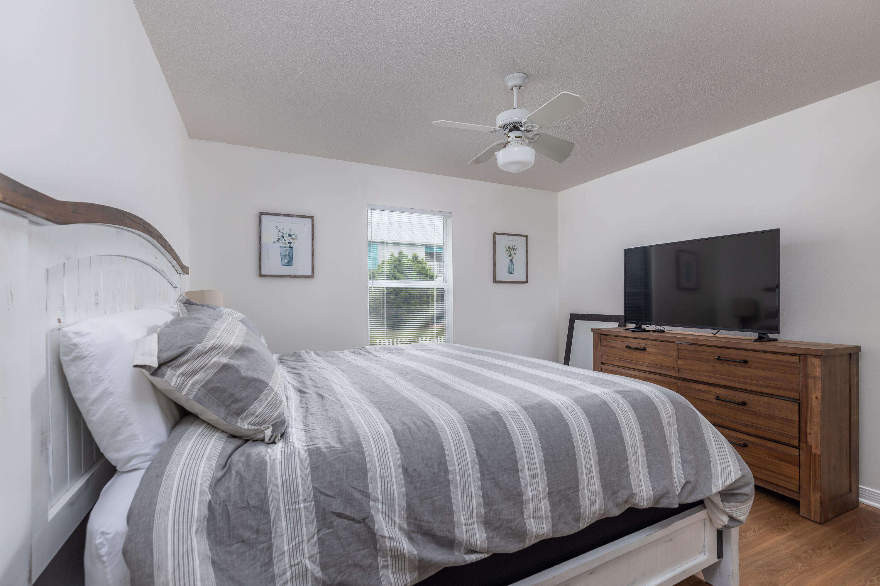 CRYSTAL SHORES - Residential