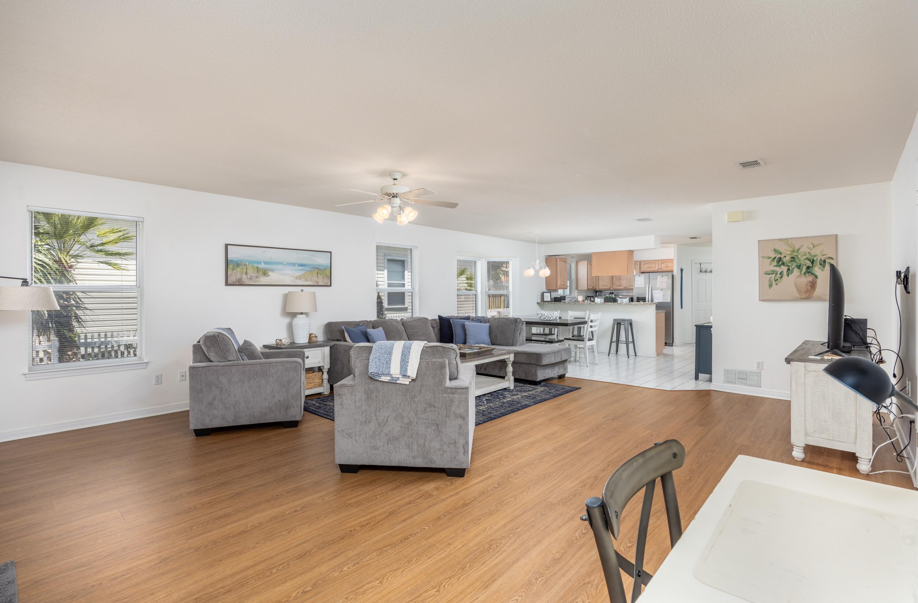 CRYSTAL SHORES - Residential
