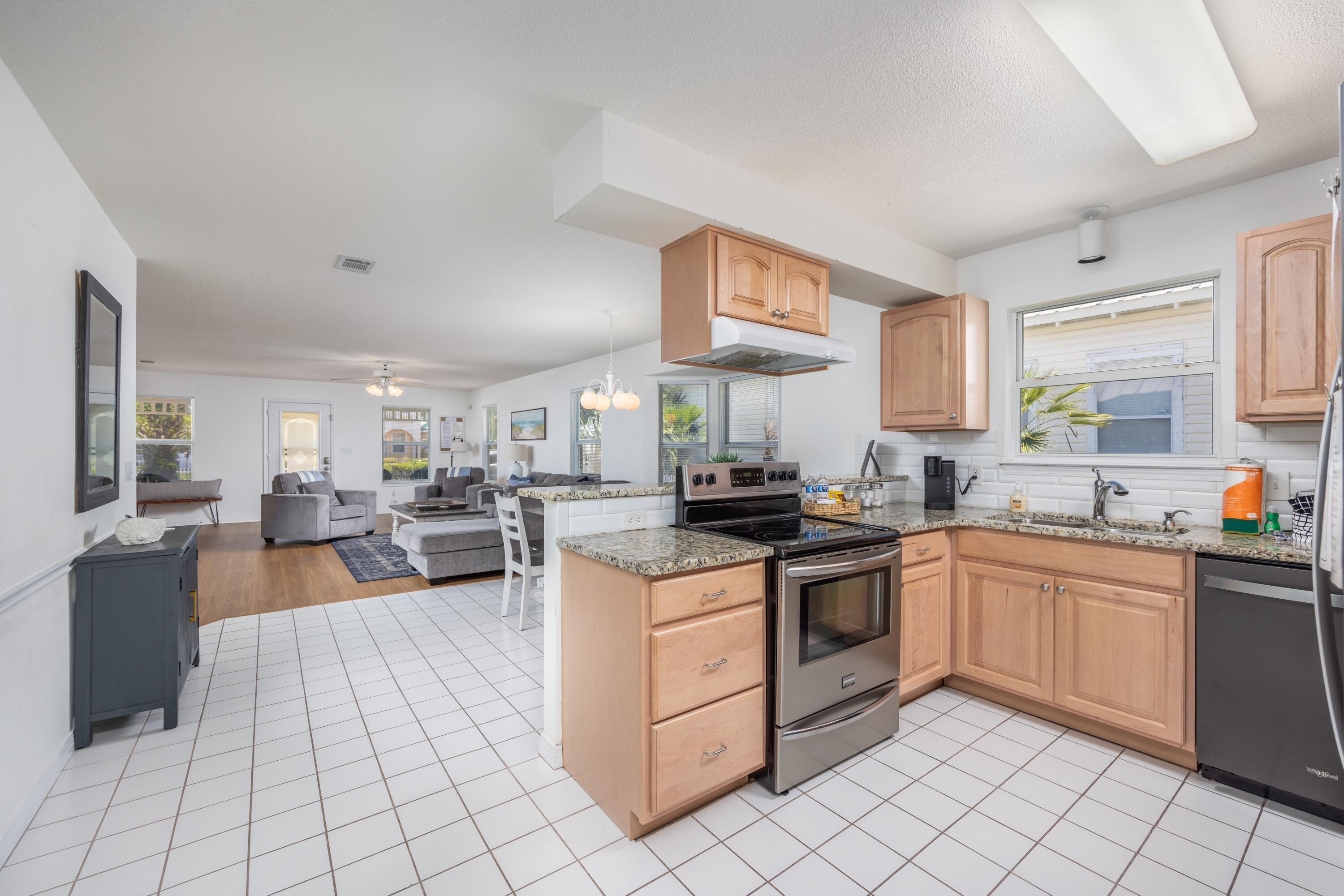 CRYSTAL SHORES - Residential