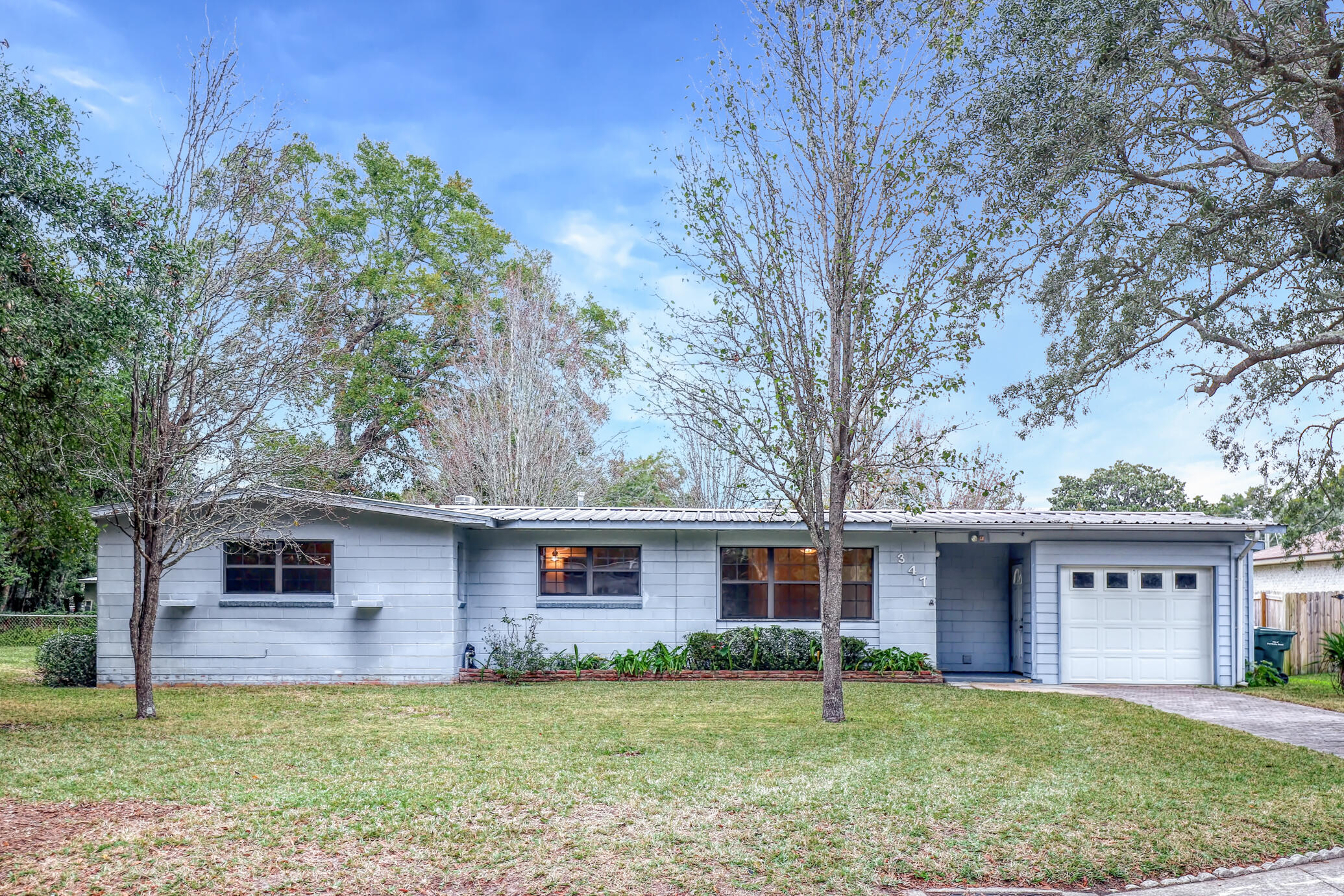 ELLIOTTS POINT - Residential