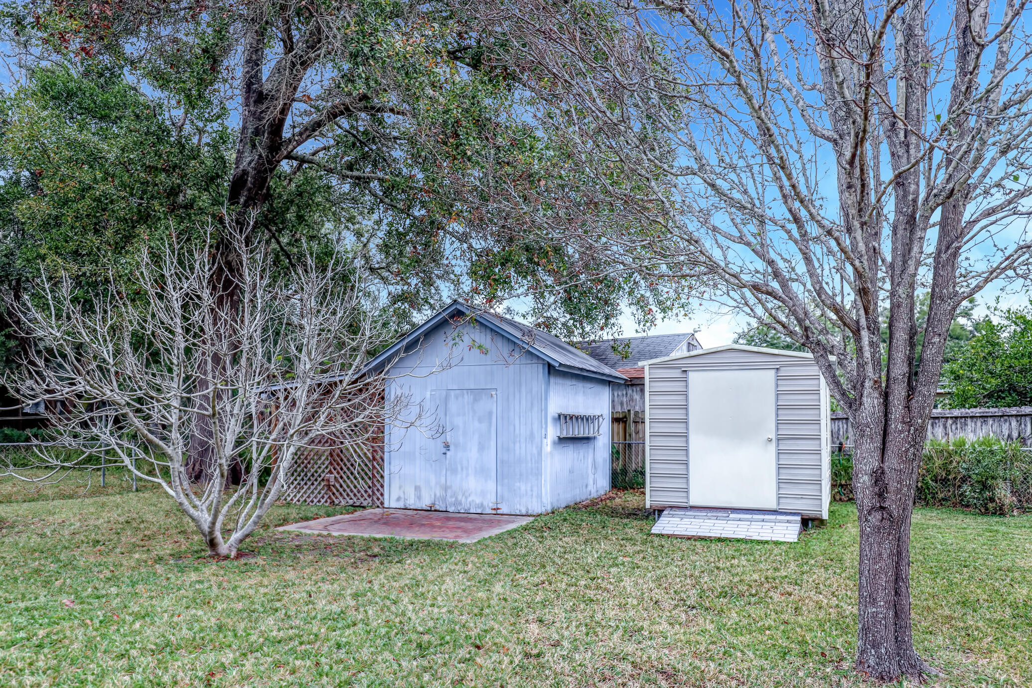 ELLIOTTS POINT - Residential