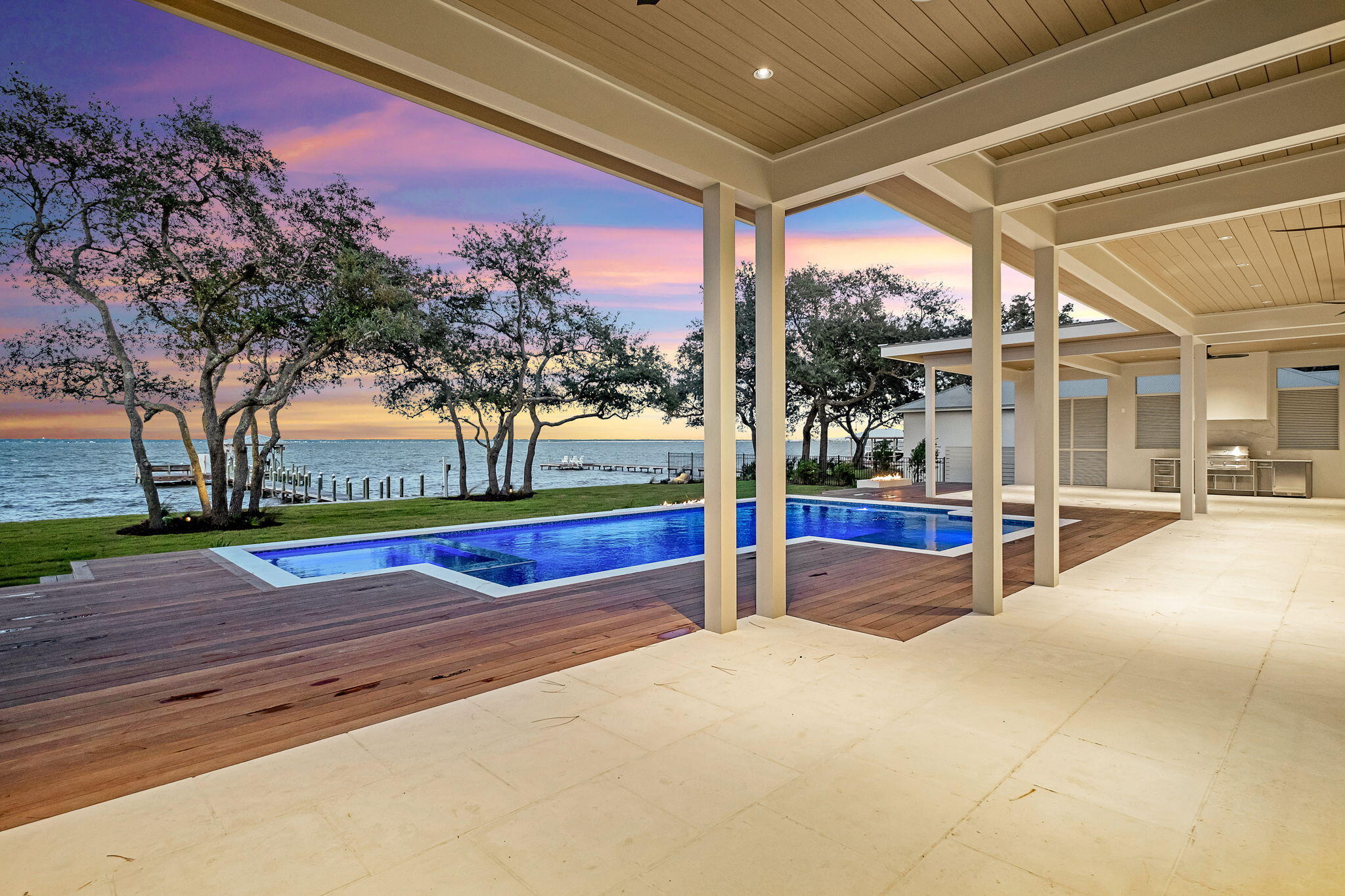 BAY PINES - Residential