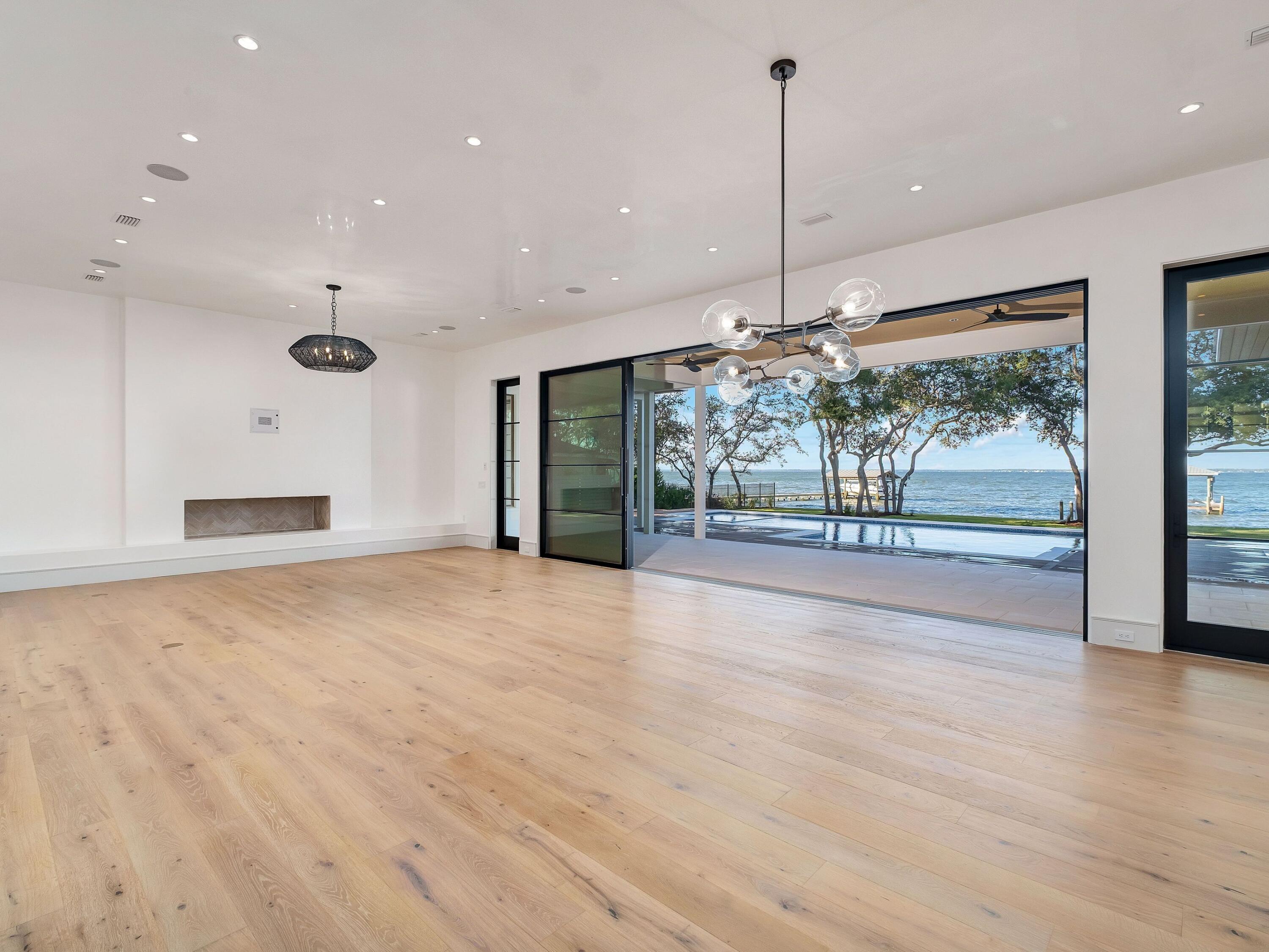 BAY PINES - Residential