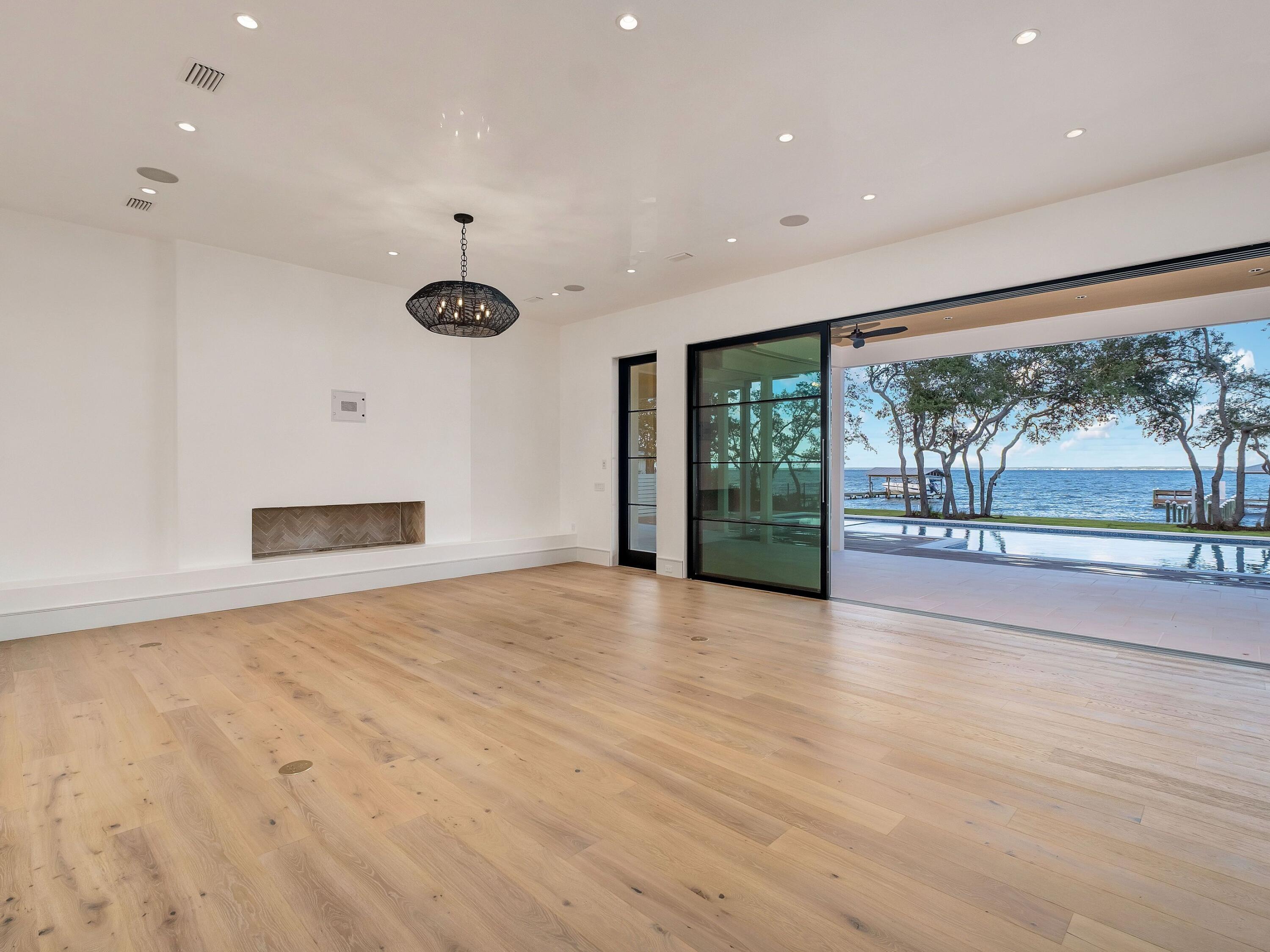 BAY PINES - Residential