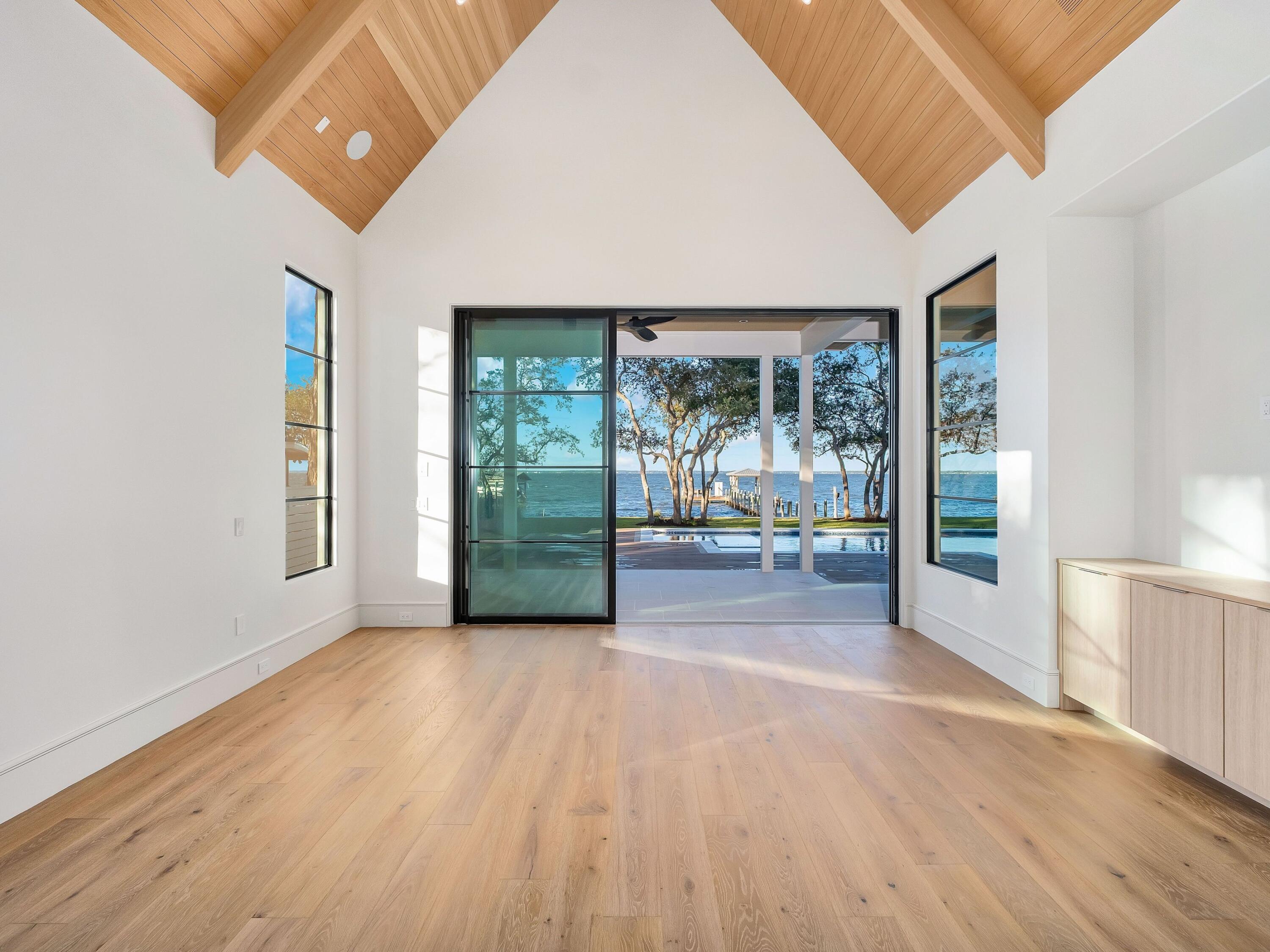 BAY PINES - Residential