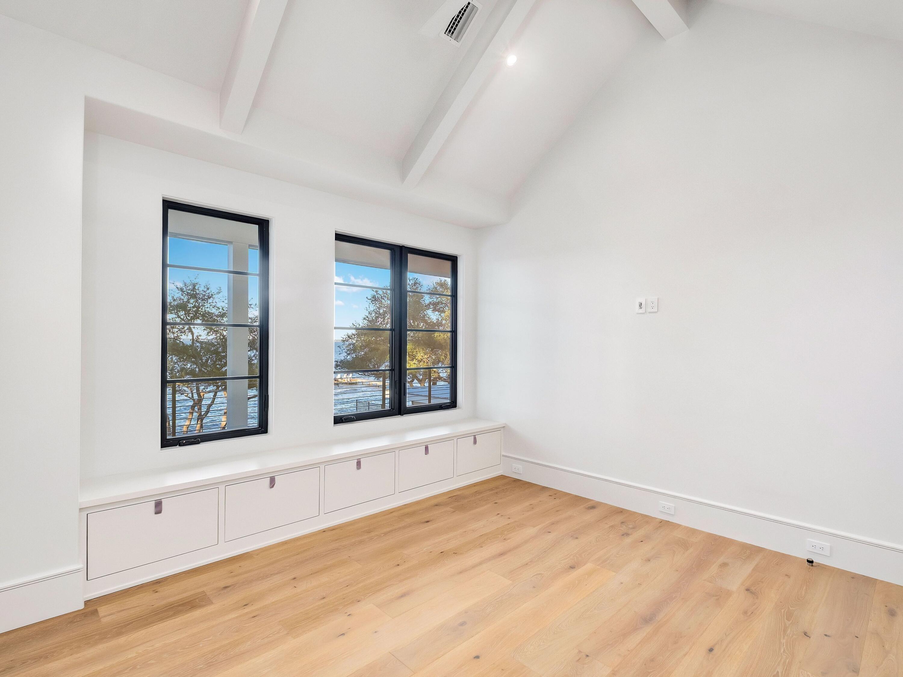 BAY PINES - Residential