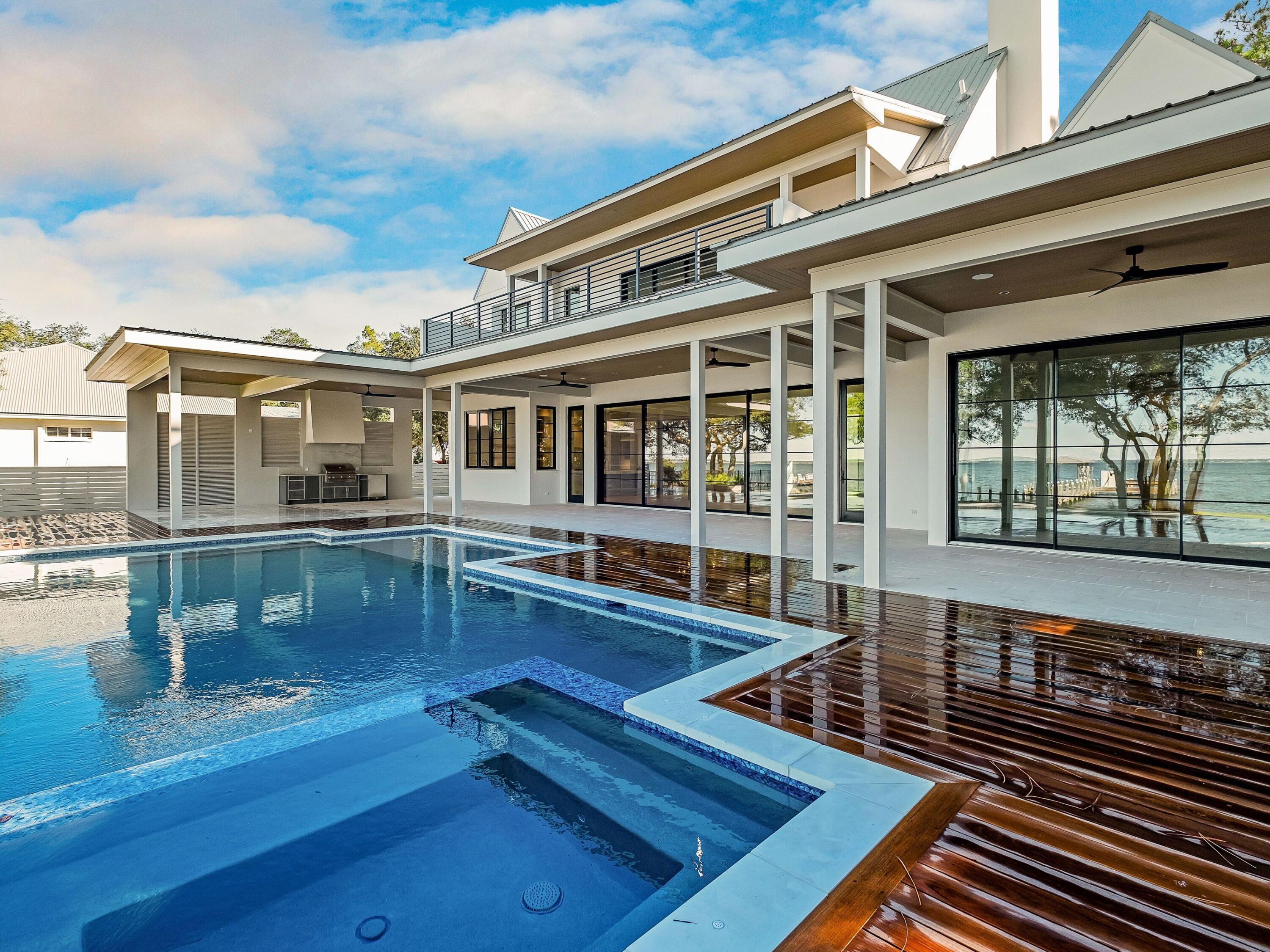 BAY PINES - Residential