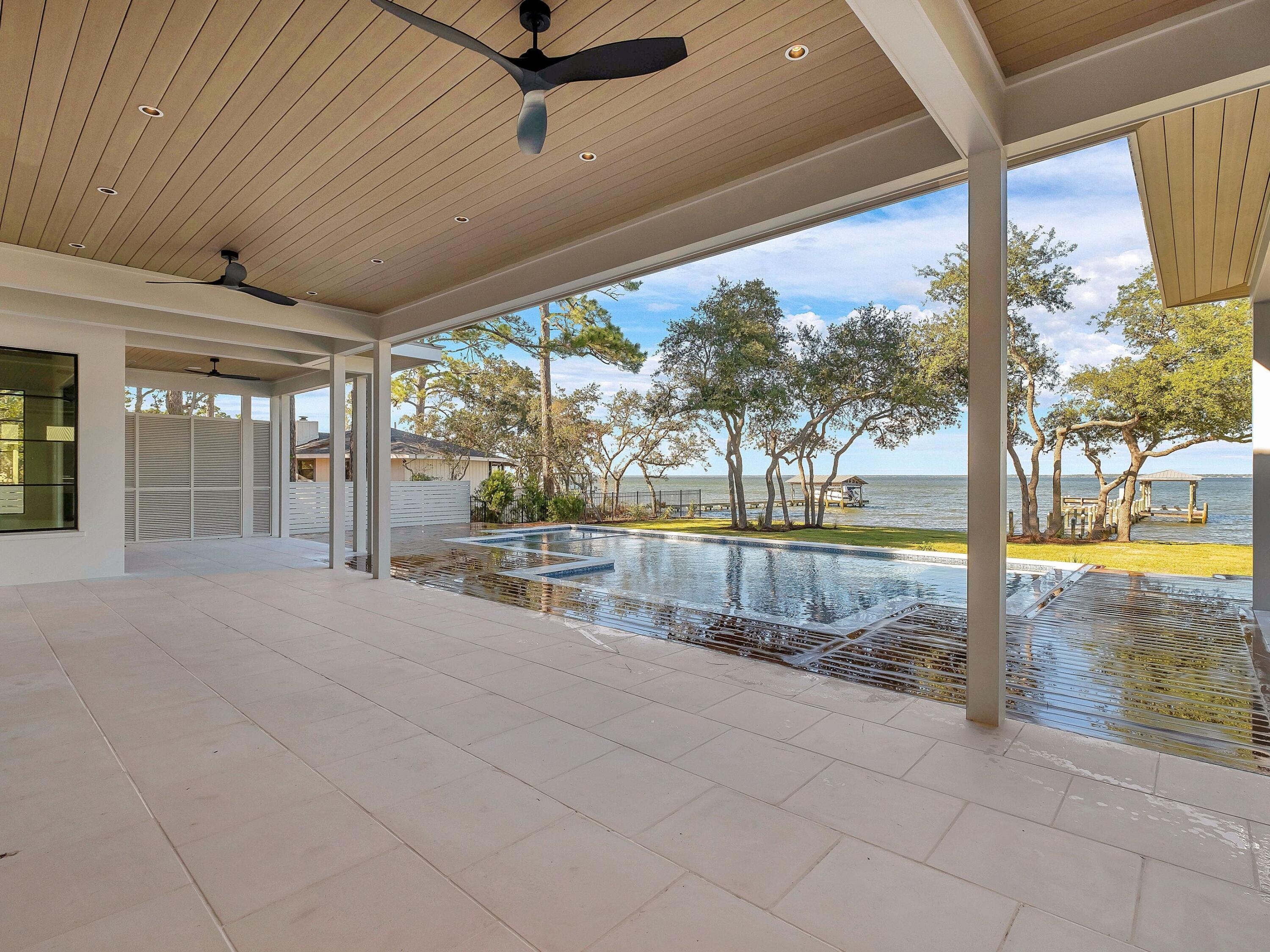 BAY PINES - Residential