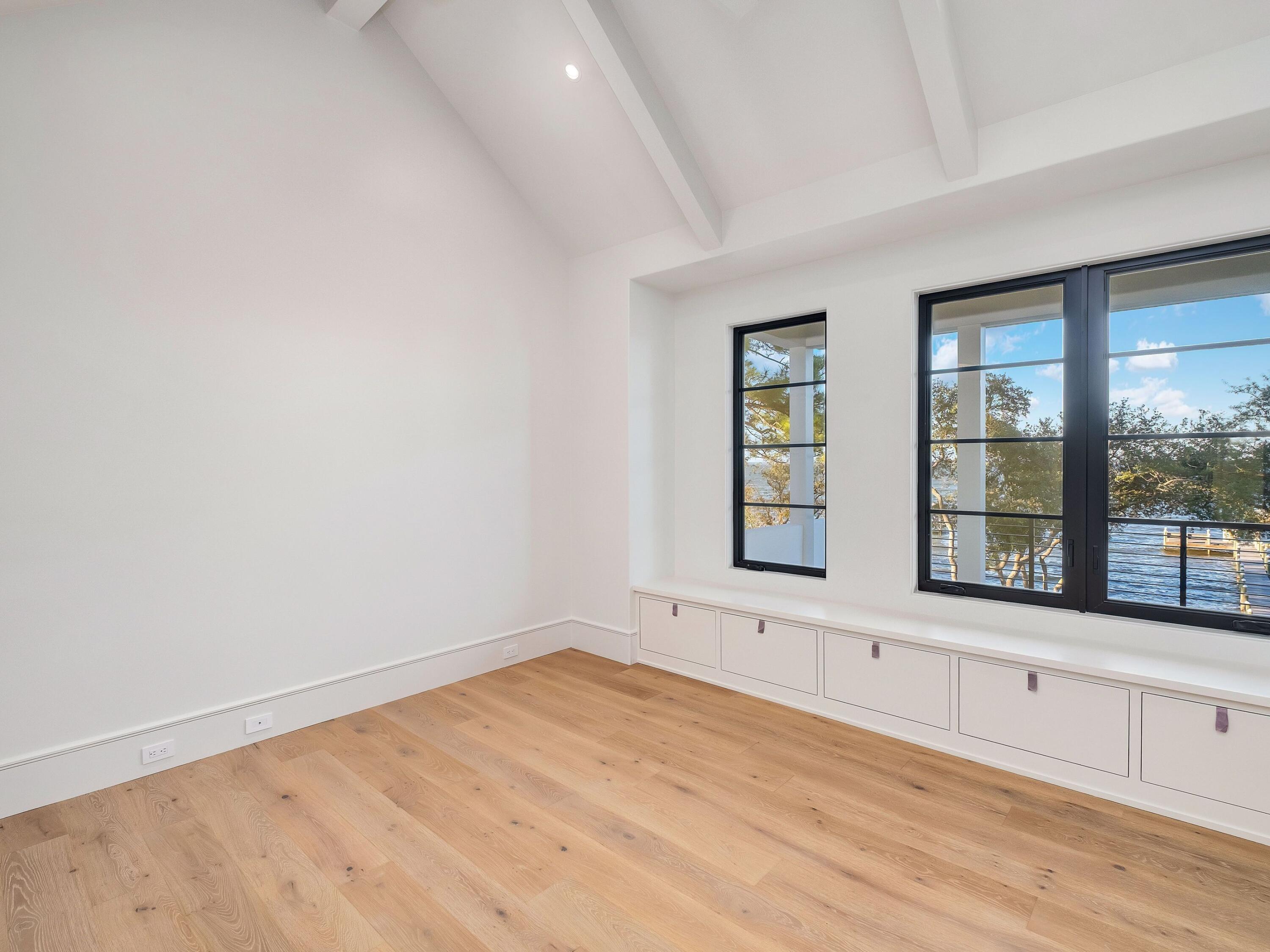 BAY PINES - Residential