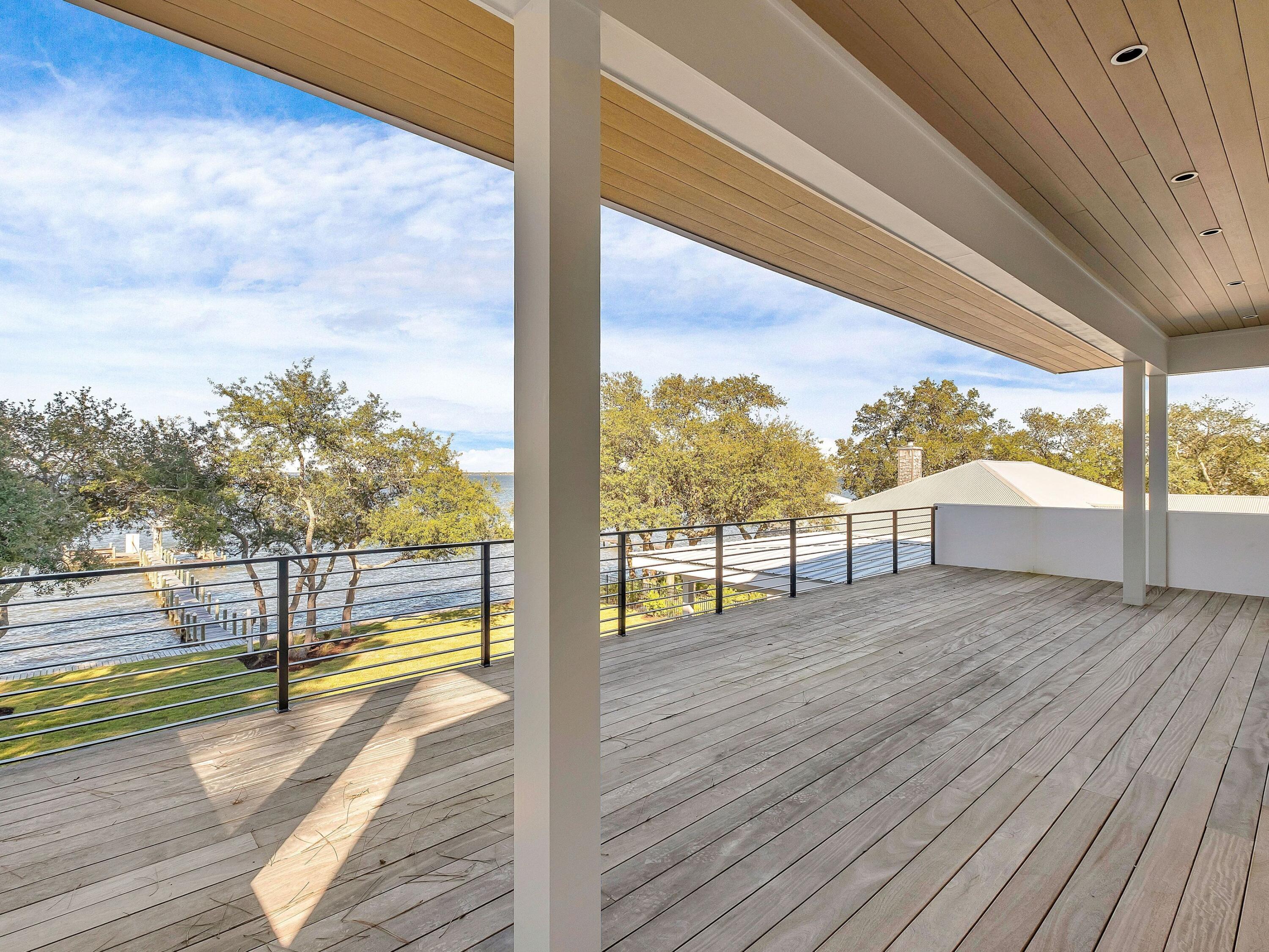 BAY PINES - Residential