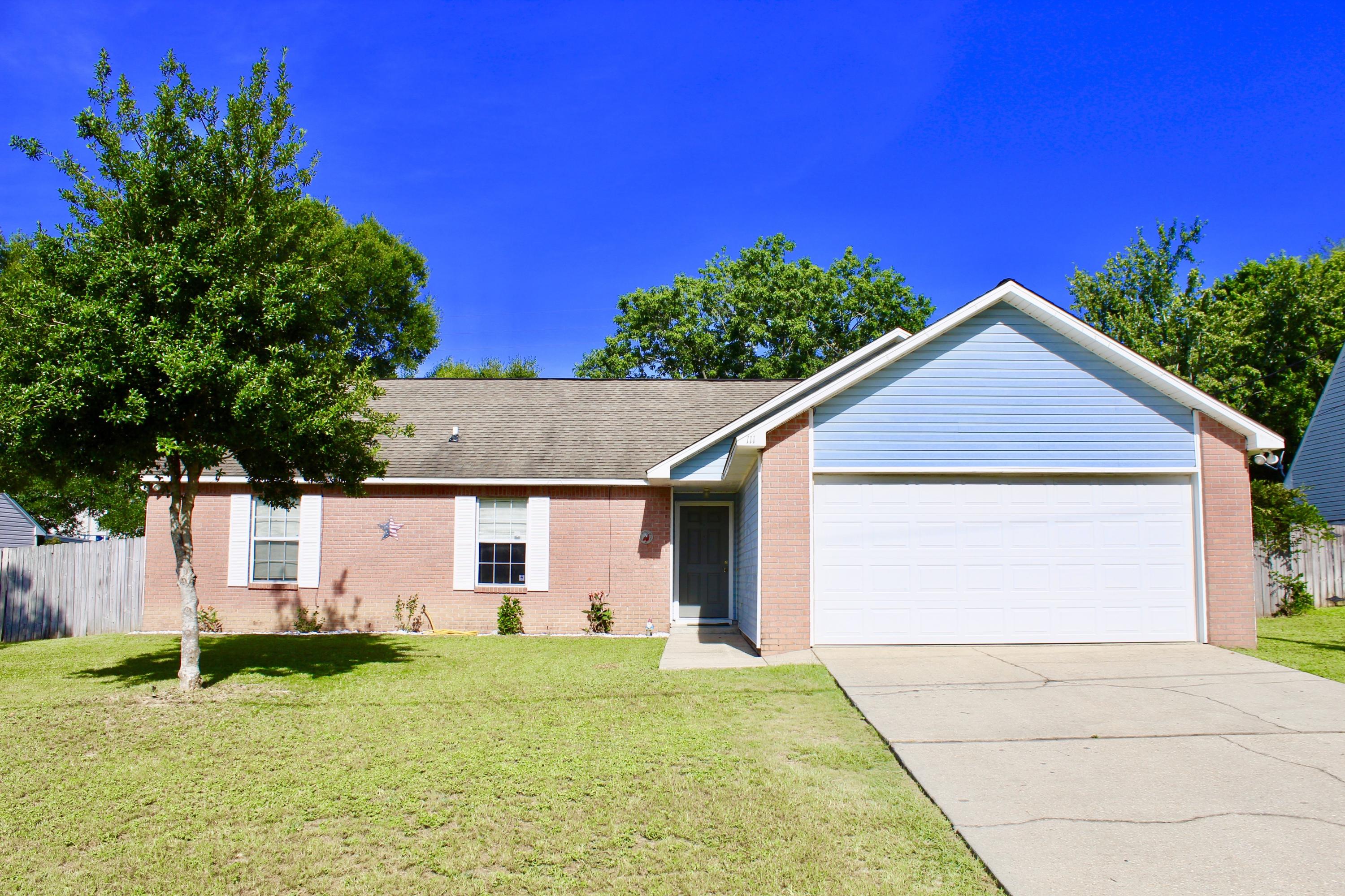 Conveniently located behind Walmart on the south end of town close to all shopping, military bases and schools.This Home sits on a nice level lot and features a fireplace, a large master bedroom, master closet and master bath, laminate floors in living area with carpeted bedrooms. The back yard is privacy fenced. Appliances include stove, fridge, dishwasher.