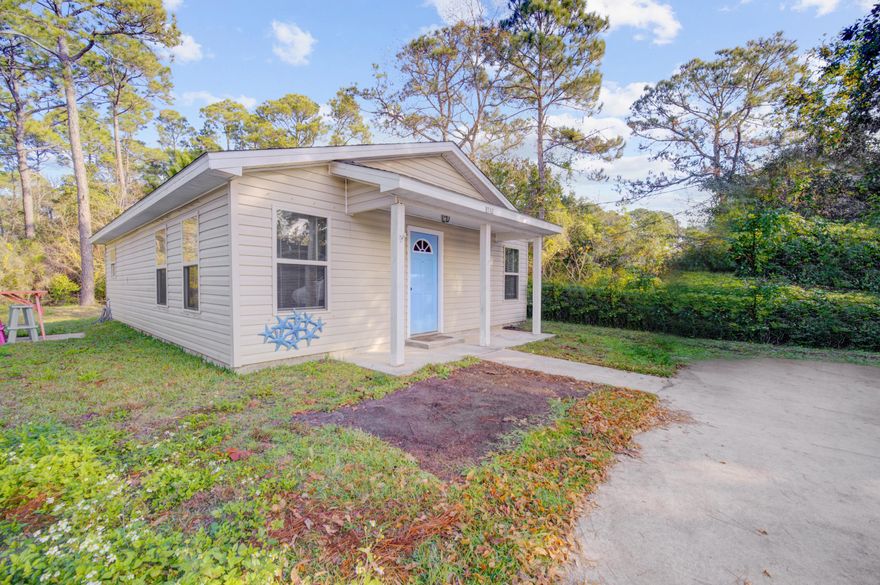 Great starter home or rental investment located about 2 miles to Navarre Beach. Offering 2 bedrooms, 2 bathrooms with open floor plan with vinyl flooring. Granite countertops in the kitchen. NO HOA.