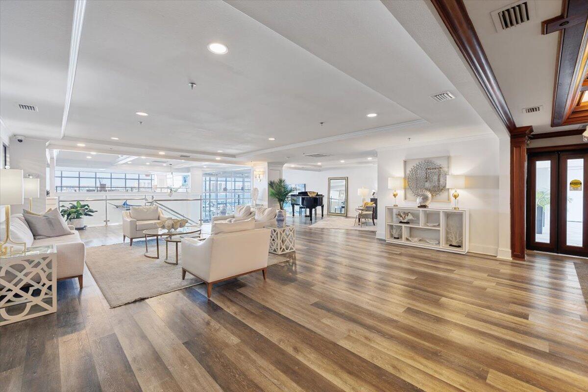 DESTIN YACHT CLUB - Residential