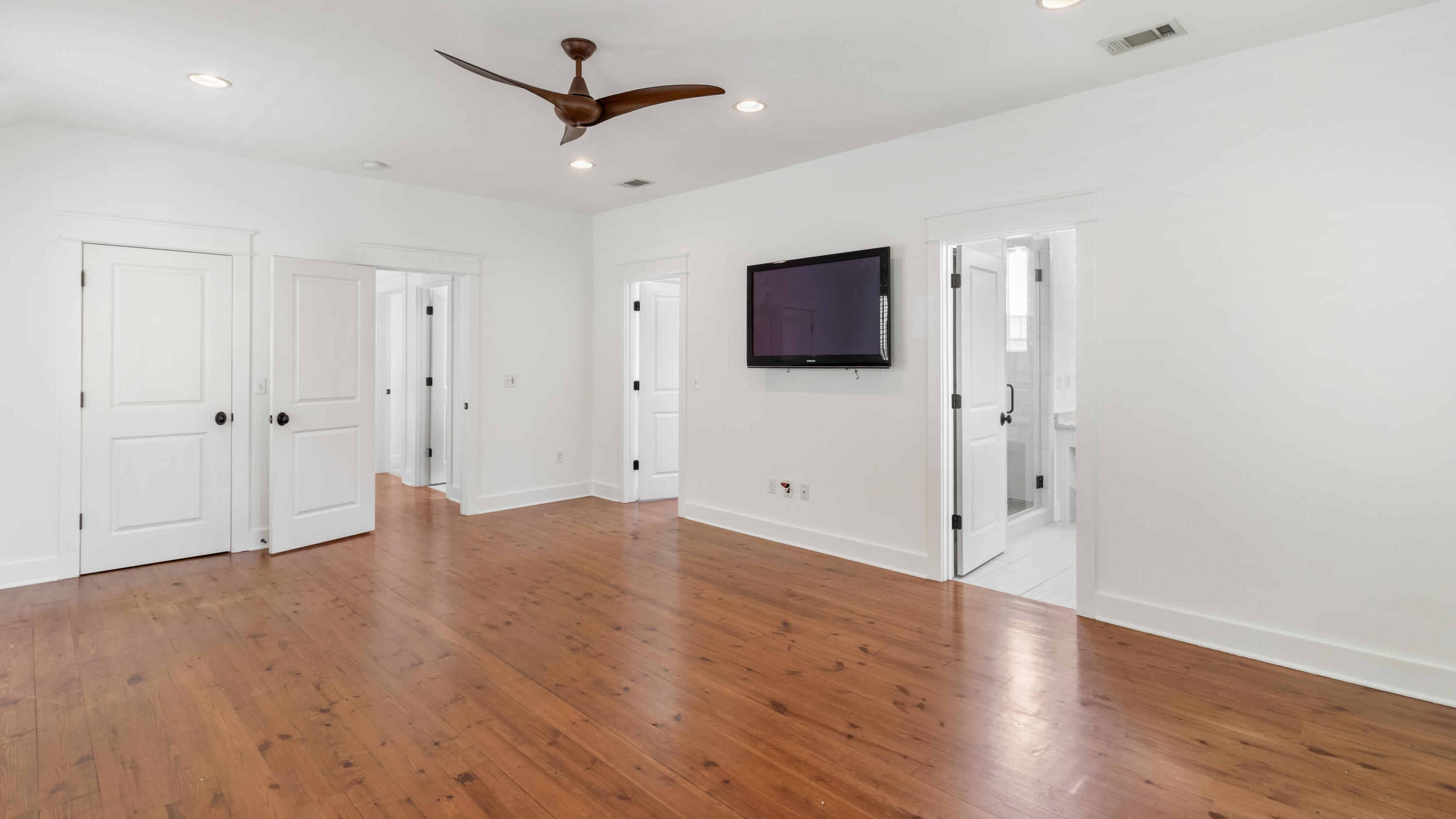 FOREST LAKES - Residential