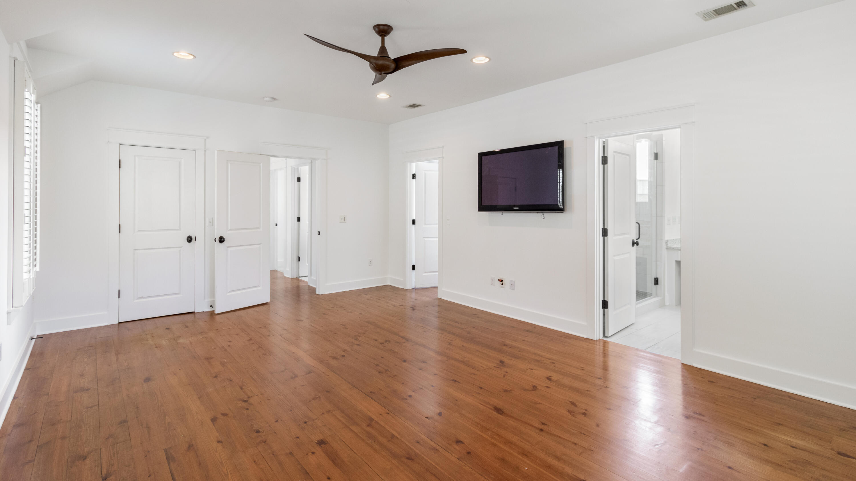 FOREST LAKES - Residential