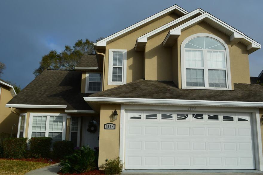 *GREAT LOCATION, MOVE IN READY* Your Search is OVER! Come see this WELL MAINTAINED Home located in a QUIET NEIGHBORHOOD that is convenient to both Eglin and Hurlburt Air Force bases, Restaurants, Shopping and the Beautiful Beaches of the Gulf of Mexico! The Spacious, EAT IN KITCHEN has SOLID SURFACE SILESTONE COUNTERTOPS, a STONE SINK and a SMOOTH TOP RANGE. The Living Area features a Stunning WOOD LAMINATE floor, a cozy FIREPLACE, BUILT IN SURROUND SOUND WIRING, and Dimmer Controlled Lighting makes movie night at this home a true theatre experience! NEW CARPET in the 1st floor Master Bedroom suite, which is located off living room. Master Suite features include: LIGHTED TREY CEILINGS, WALK IN CLOSET, and SPA TUB with a SEPARATE SHOWER.