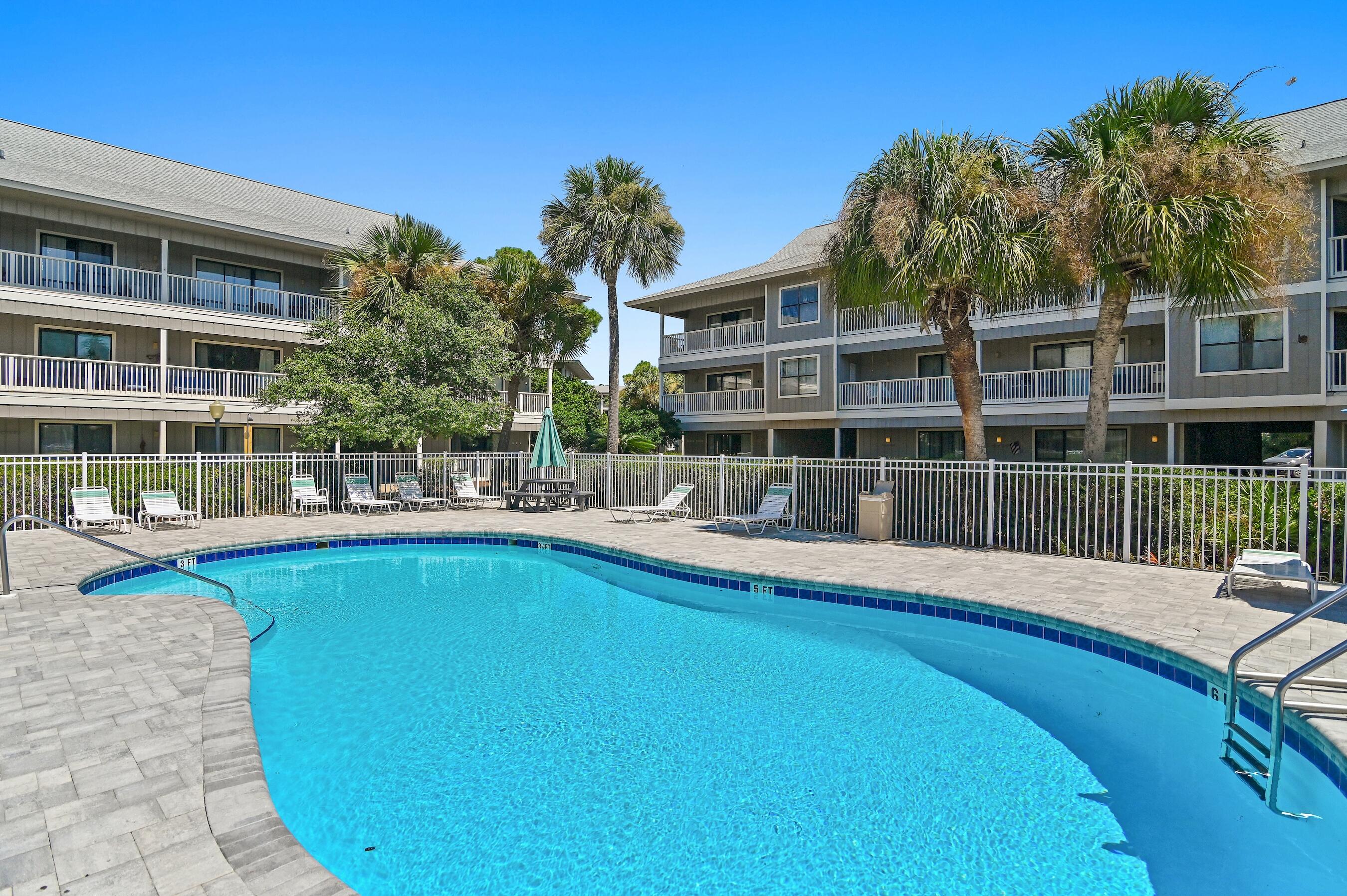 BEACHWOOD VILLAS CONDO - Residential