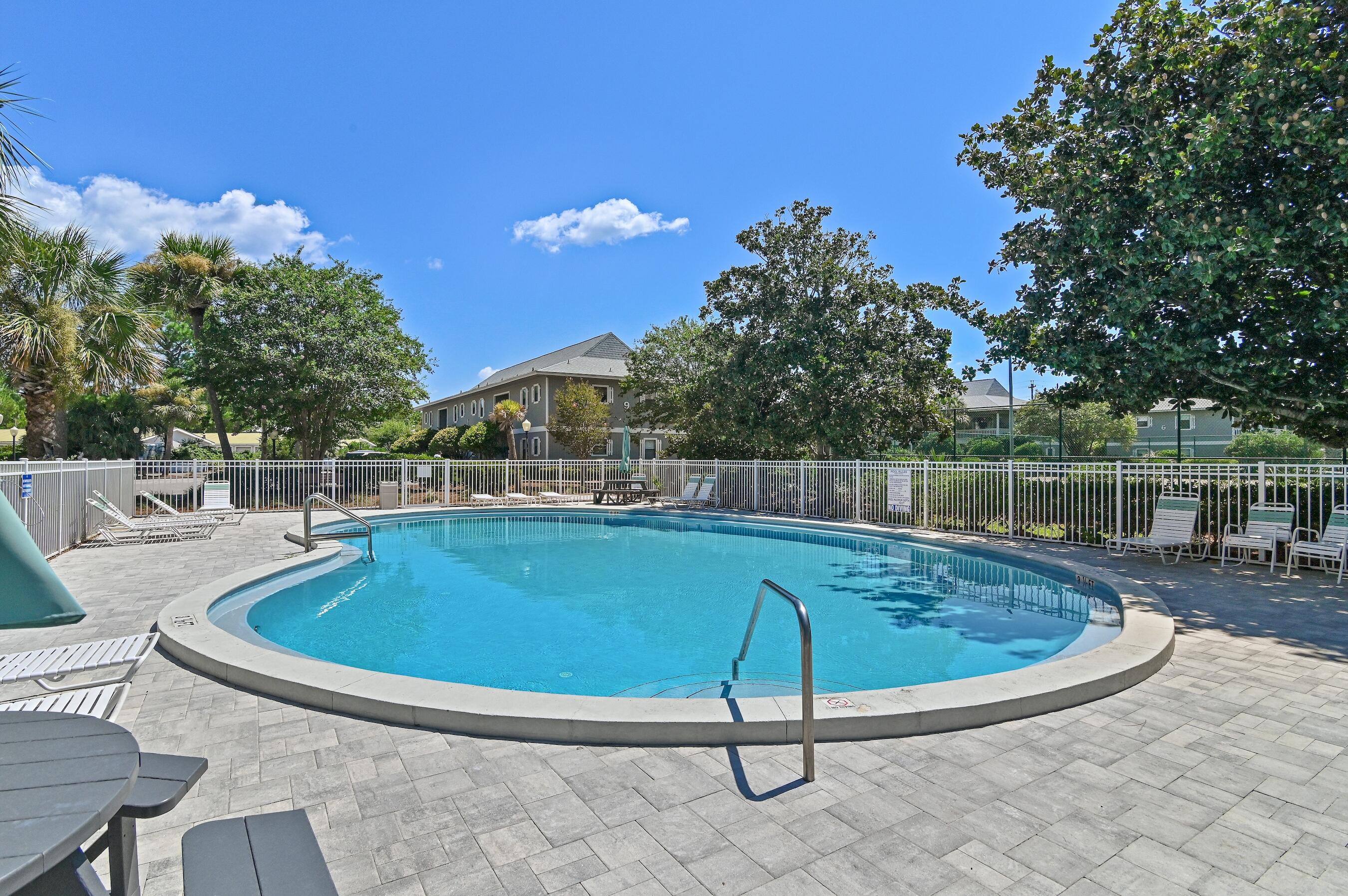 BEACHWOOD VILLAS CONDO - Residential