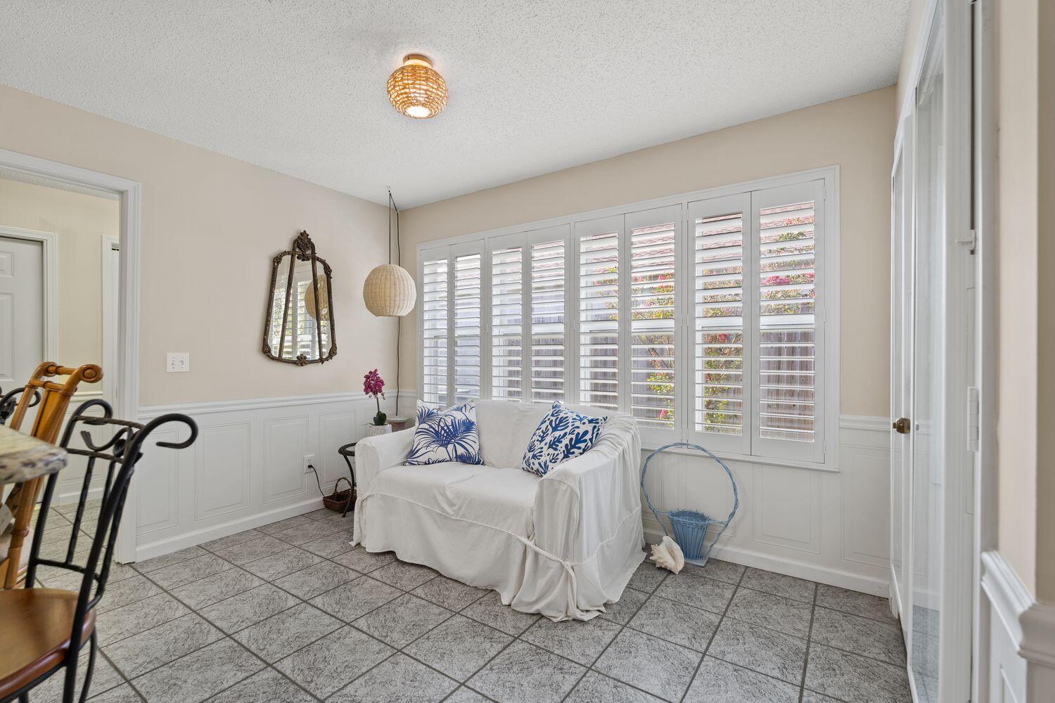 JAMAICAN LAKE CONDOS - Residential