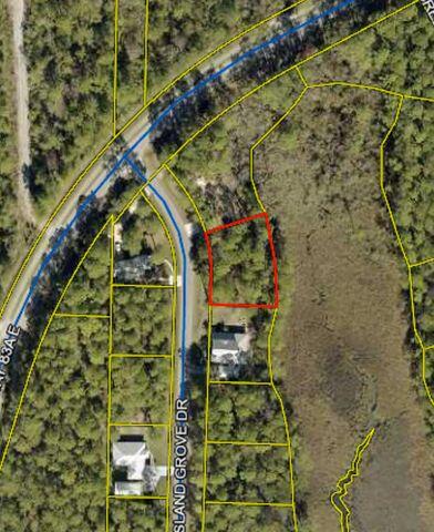 Great lot to build a dream home. The subdivision of Cross Creek Shores does not have an active HOA. It does haveunderground utilities and county maintained roads. Consisting of 40 Residential lots with some very nice homes already built.Located in Freeport-one of the fastest growing cities in NW Florida less than 10 miles from South Walton Beaches. Situated minutes from the Marina Village Boat Launch, 4 Mile Creek Boat Launch and across the street from the community of Hammock Bay. All information is thought to be accurate and should be verified by buyer.