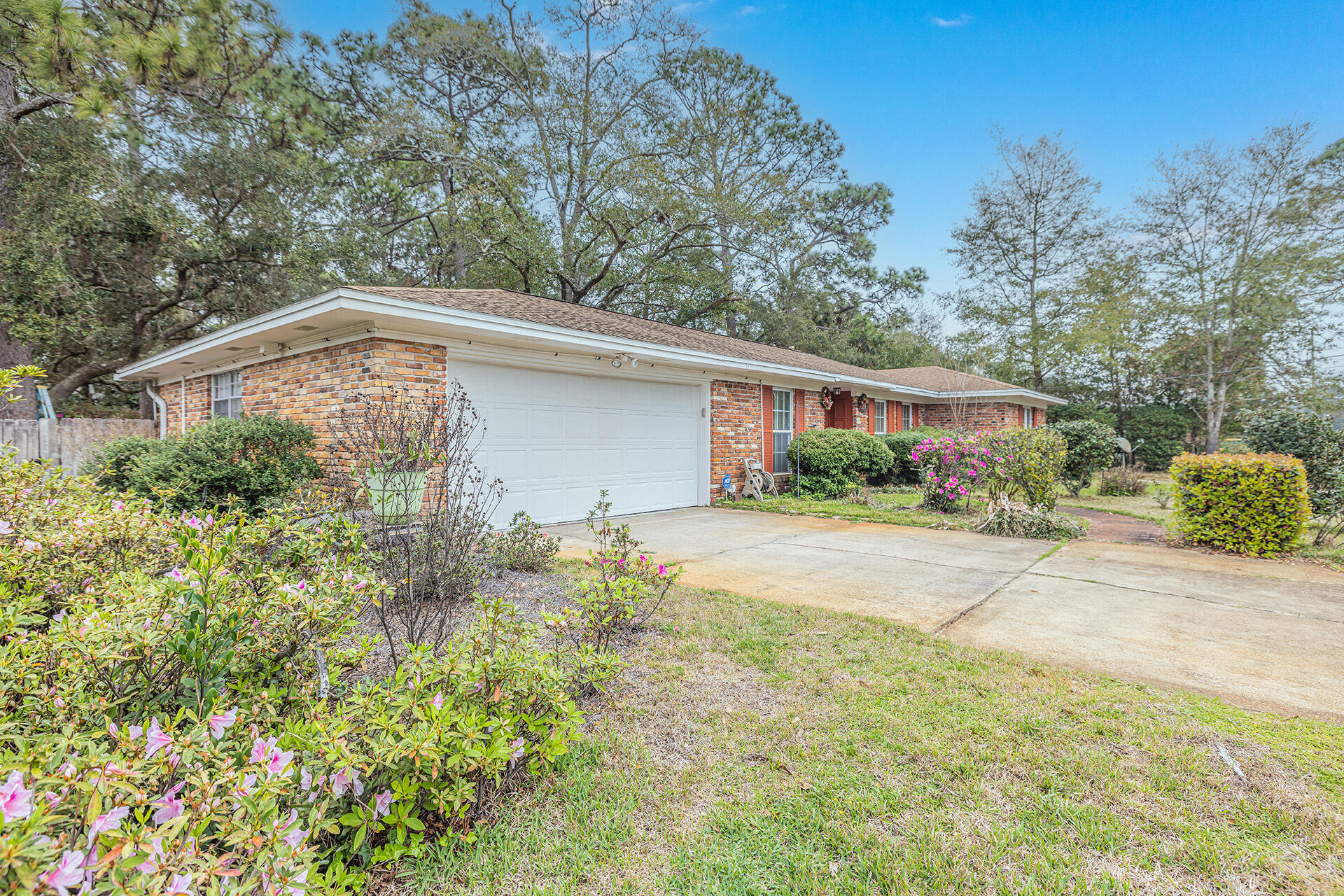 LAKE LORRAINE ESTATES - Residential