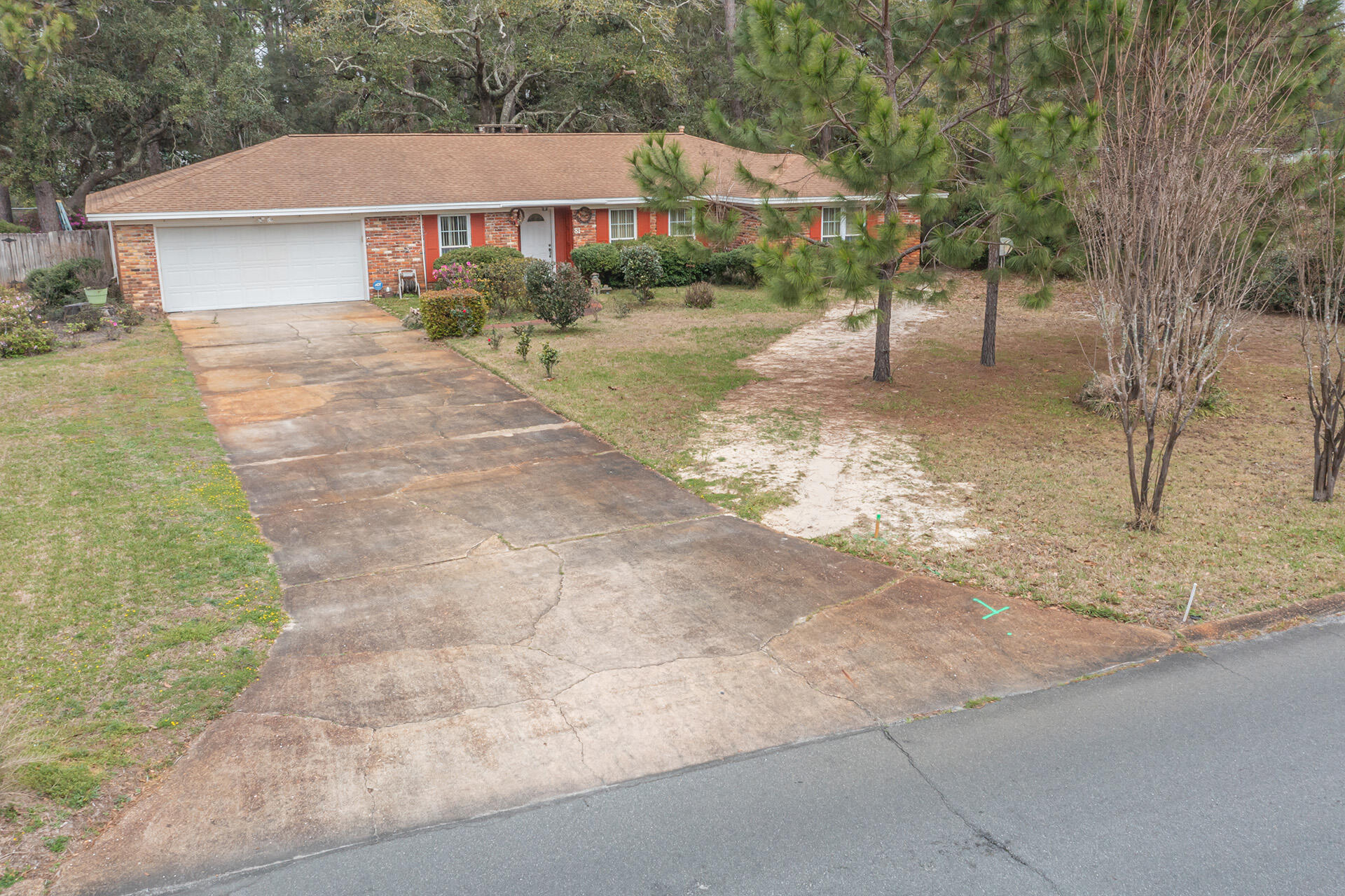 LAKE LORRAINE ESTATES - Residential