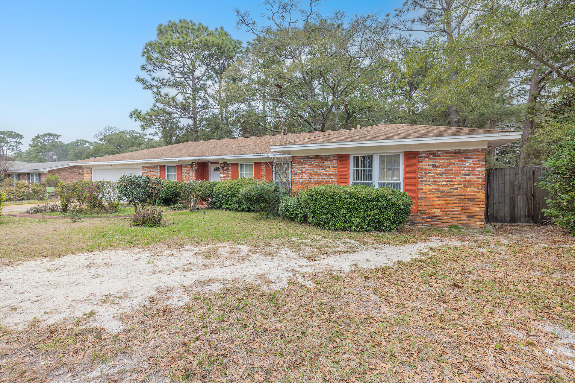 LAKE LORRAINE ESTATES - Residential