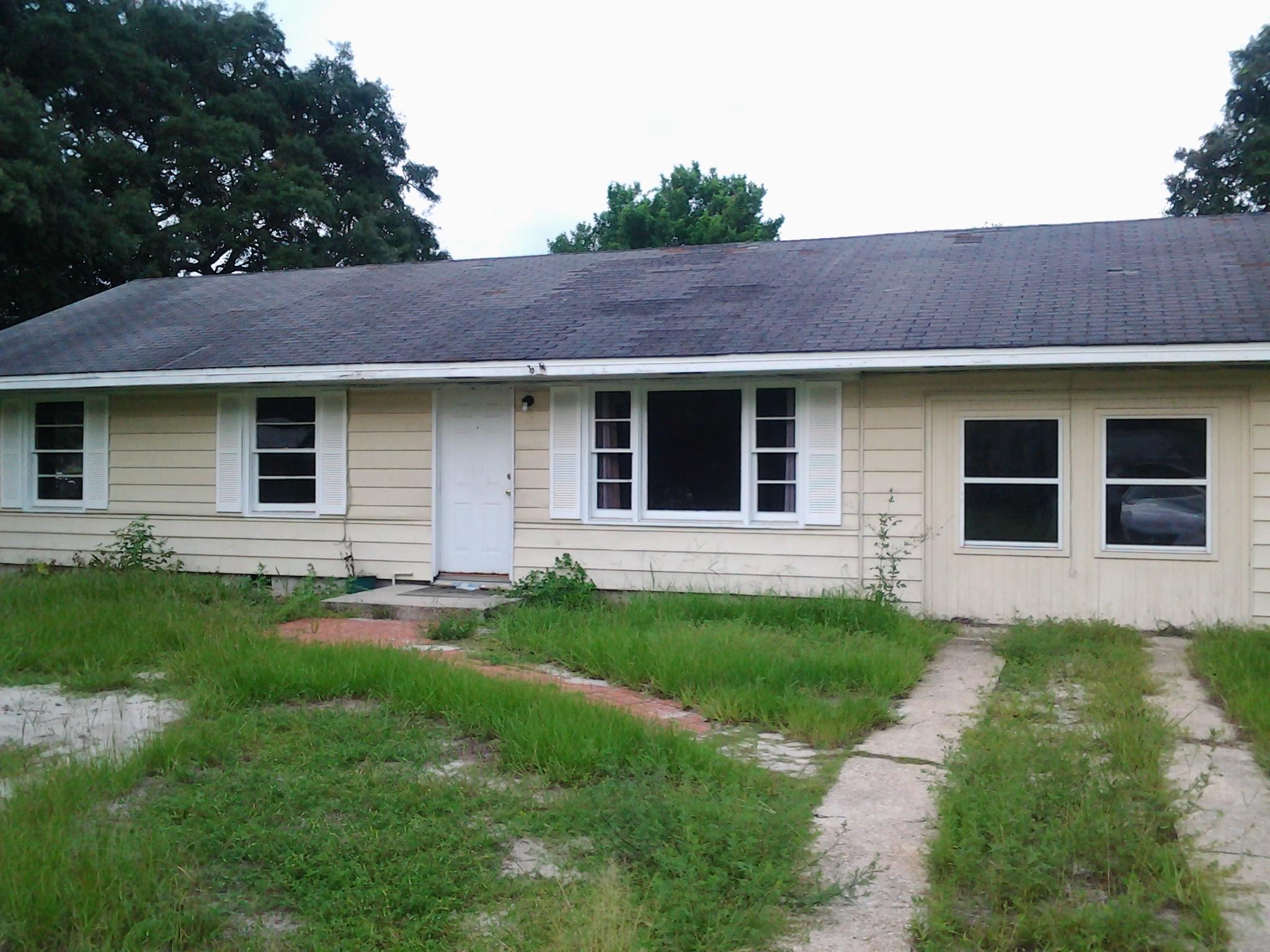 Back on the market. Great find in central Fort Walton Beach on a corner lot. If you need space it's here! Needs updating, but perfect for investor or 203k renovation loan. Lot's of potential. Close to schools, work and beaches. Just minutes from Eglin AFB and Hurlburt Field. Call today for your private showing appointment.