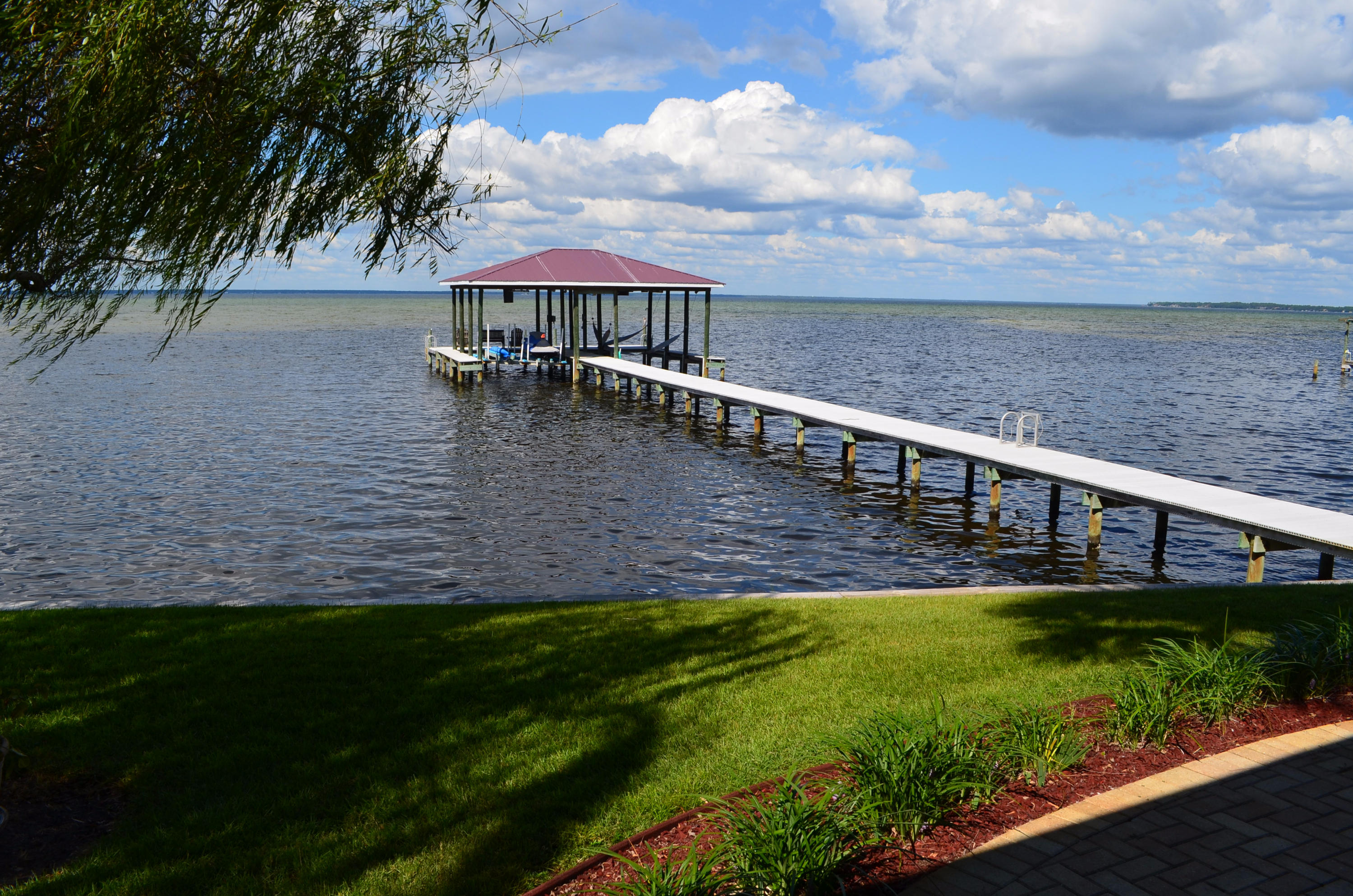 SUNBURST ON THE BAY - Residential