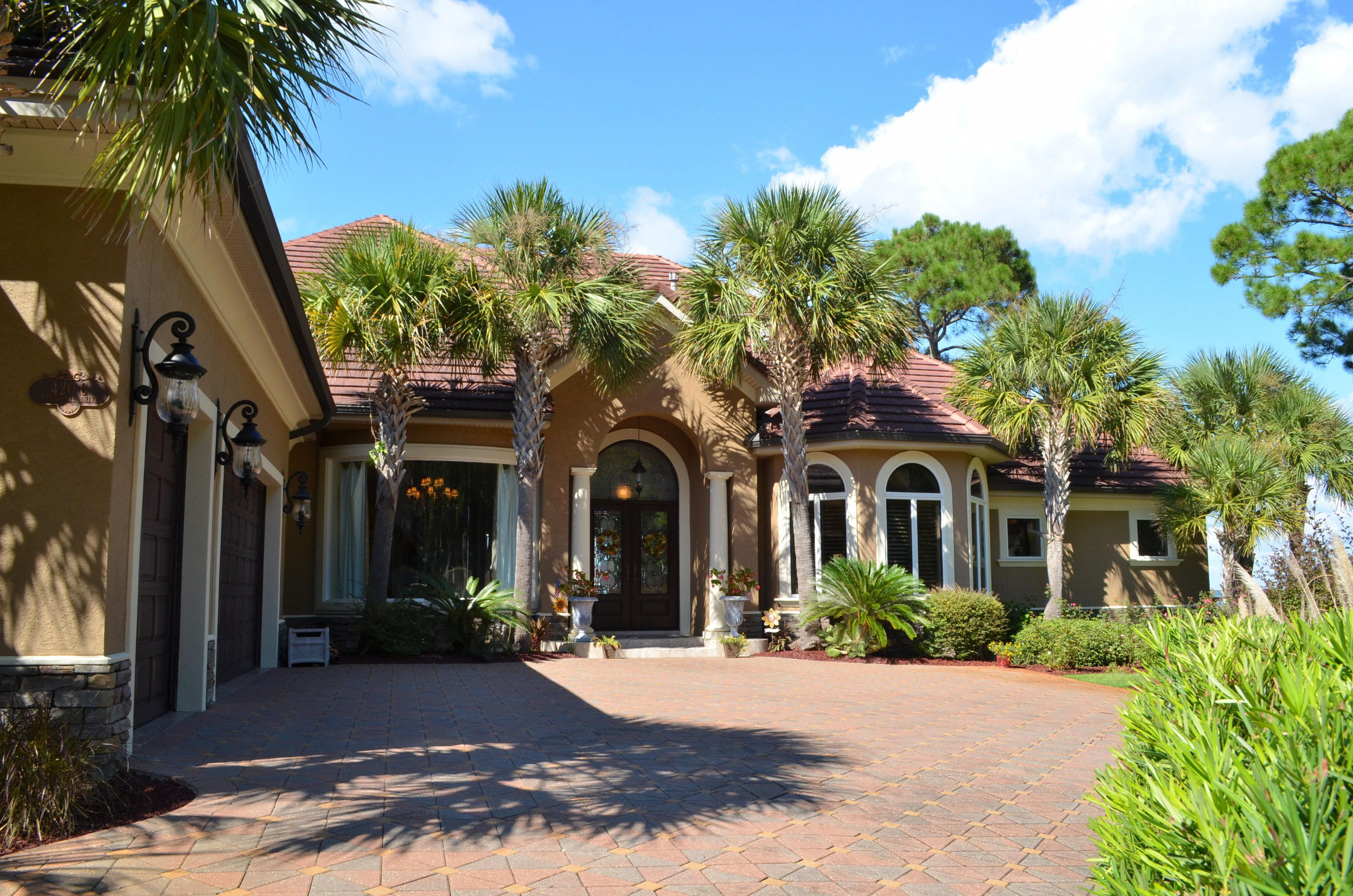 SUNBURST ON THE BAY - Residential