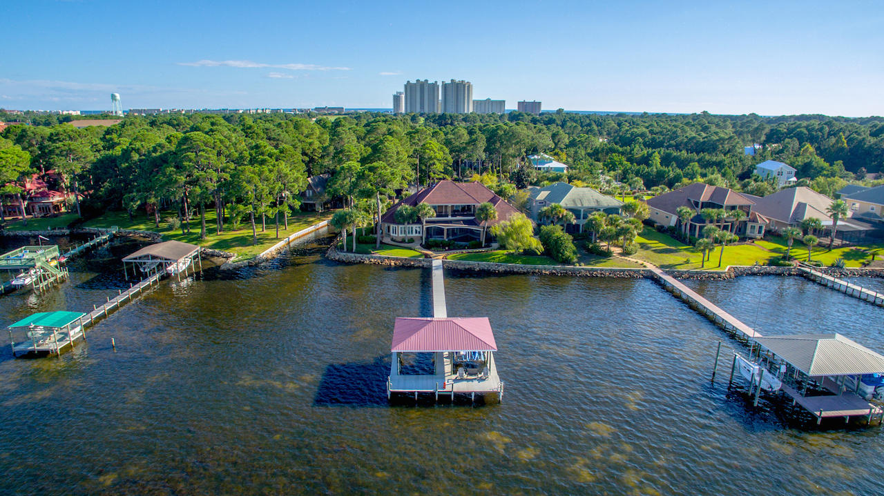 SUNBURST ON THE BAY - Residential
