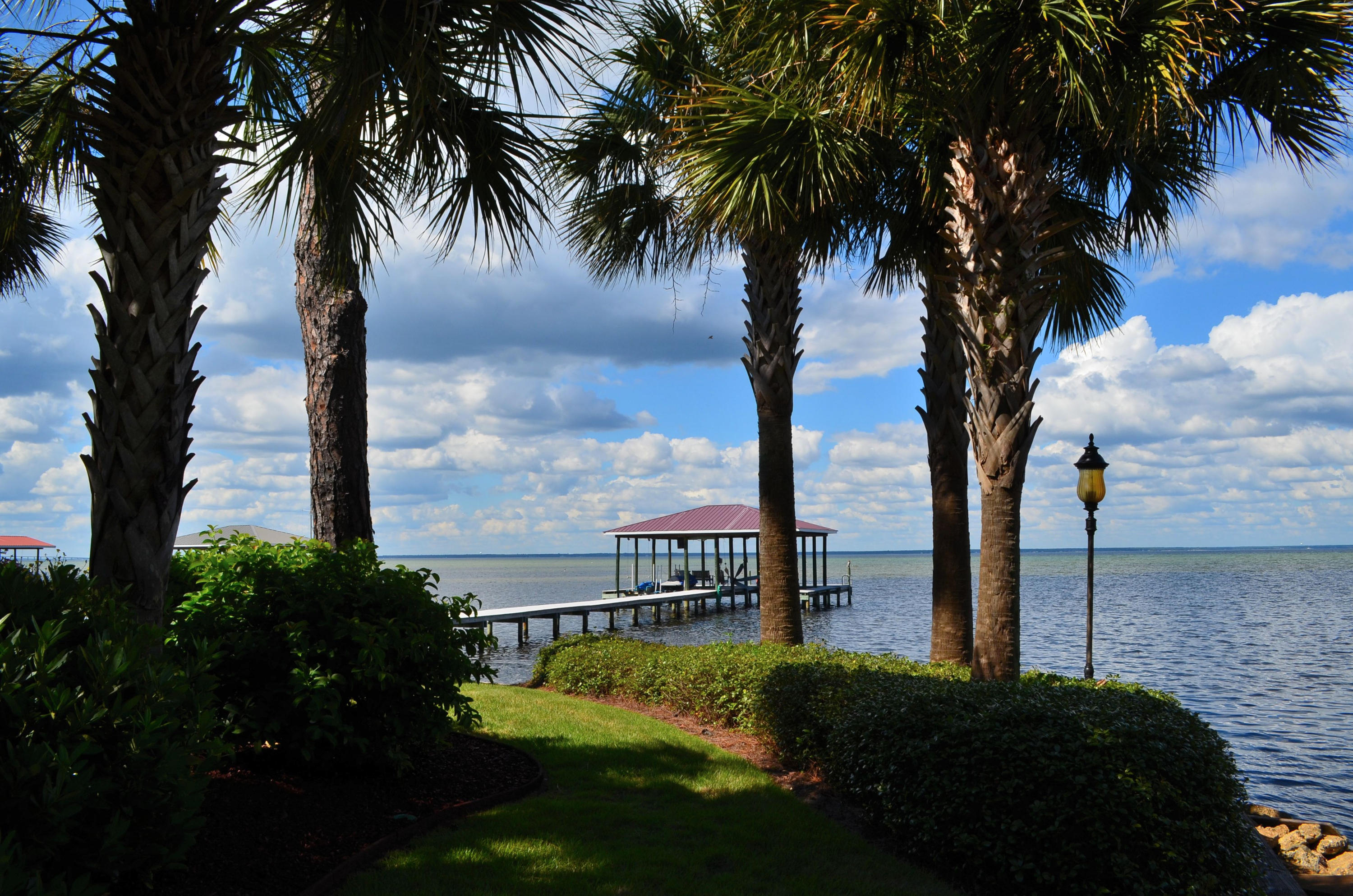 SUNBURST ON THE BAY - Residential