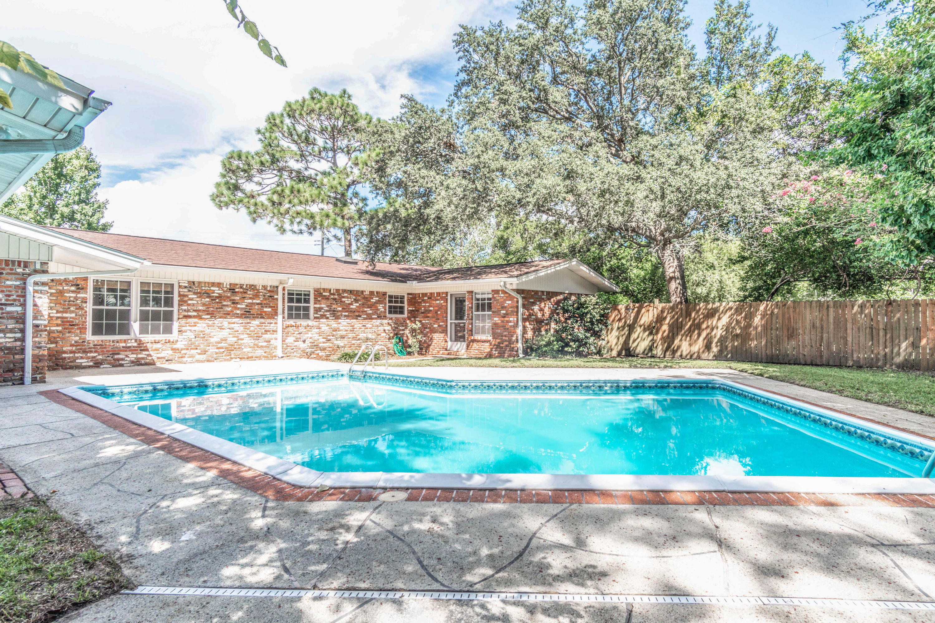 COUNTRY CLUB ESTATES 1ST ADDN - Residential